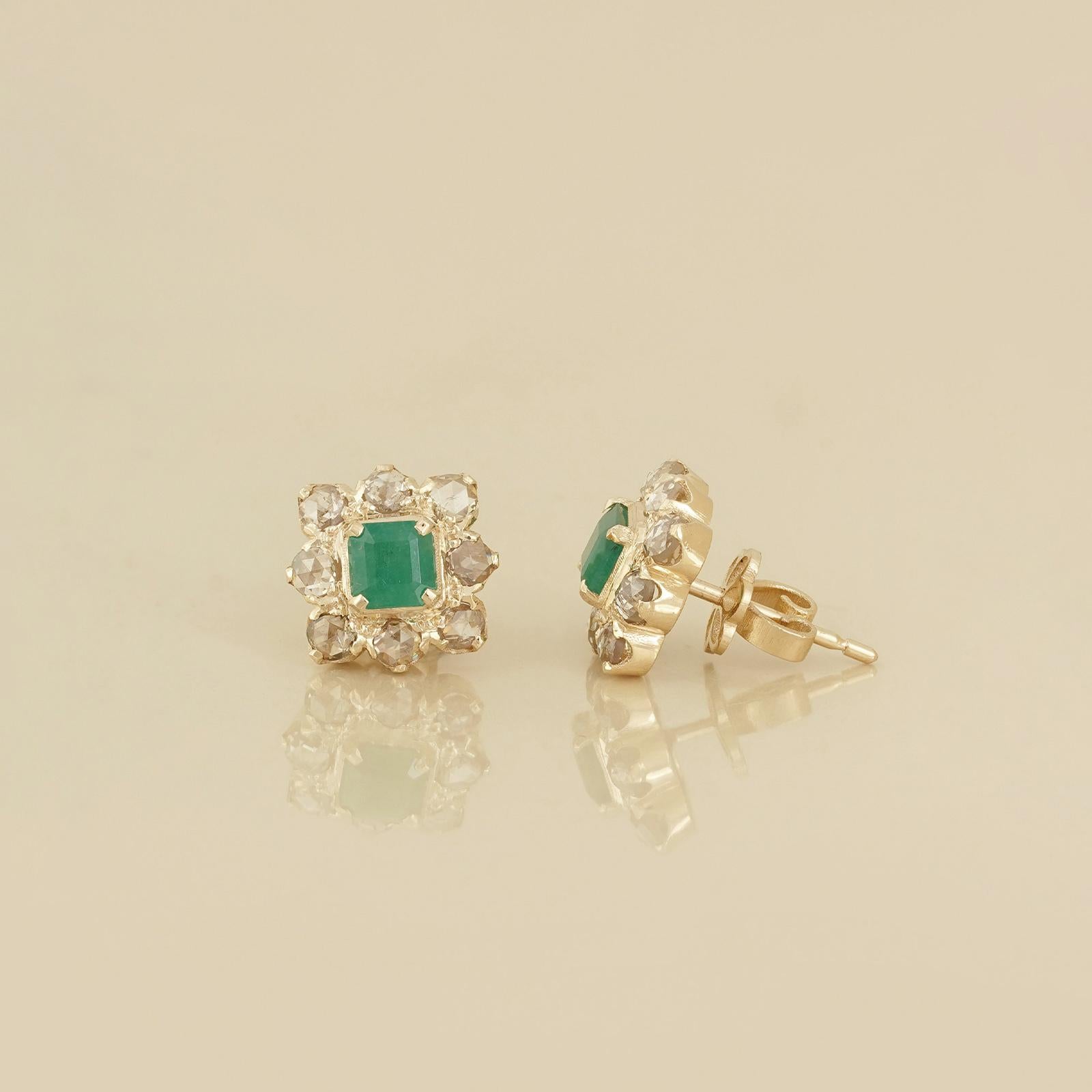 Taille rose Moi Julia Emerald Studs en vente