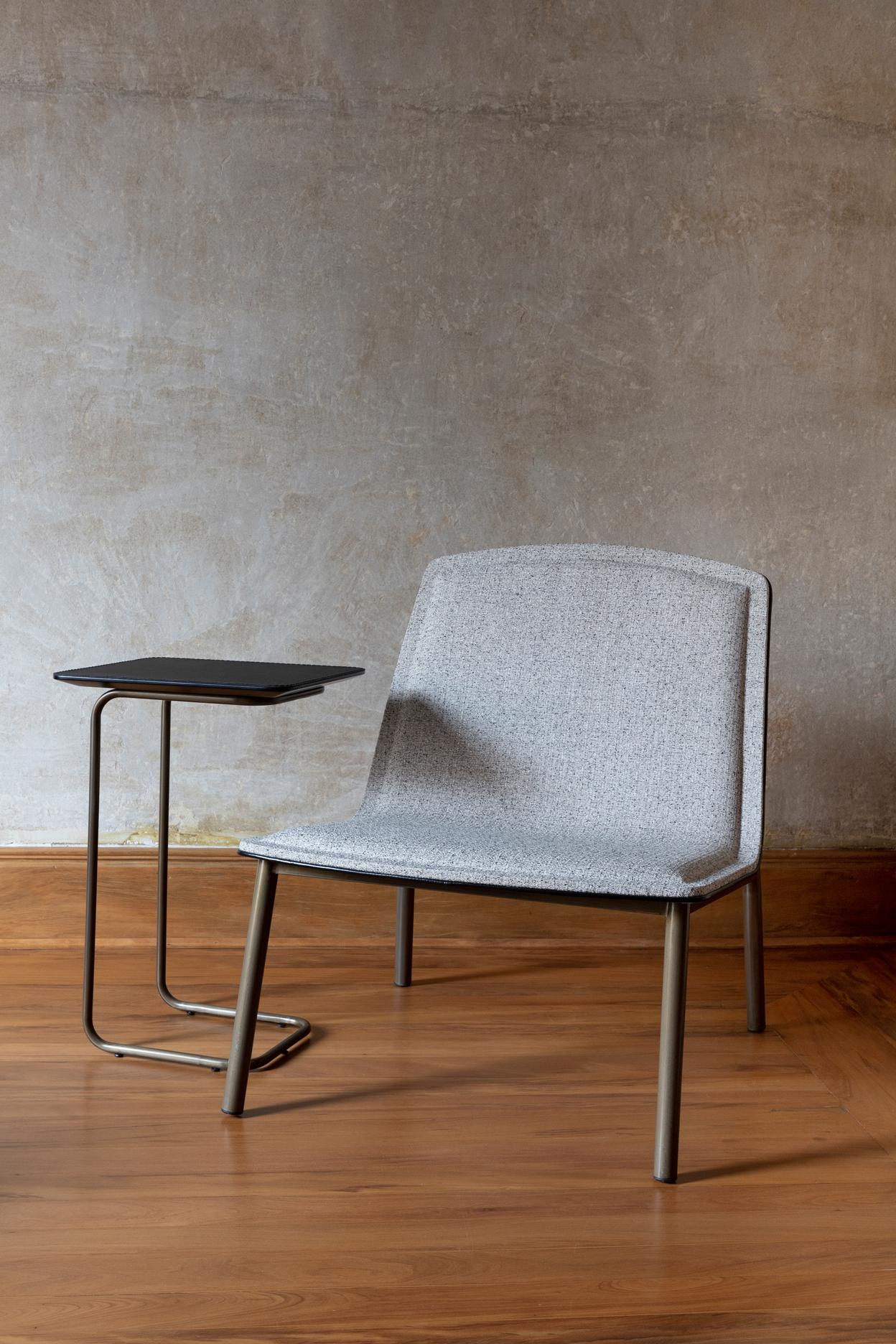 Moi Lounge Chair by Doimo Brasil
Dimensions: W 69 x D 77 x H 80 cm 
Materials: Aged Steel, Fabric.


With the intention of providing good taste and personality, Doimo deciphers trends and follows the evolution of man and his space. To this end, it