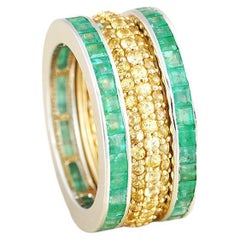 Moi Mila: Stapelbarer Ring mit Smaragd und gelbem Saphir