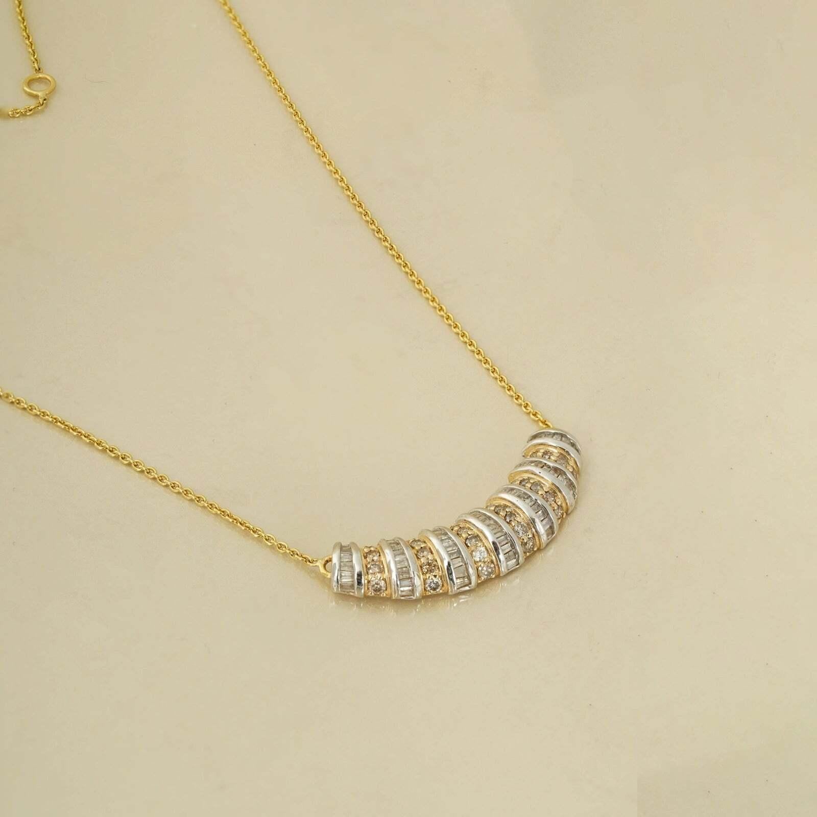 Collana con ciondolo Moi Paris In condizioni Nuovo in vendita a Lawrenceville, GA