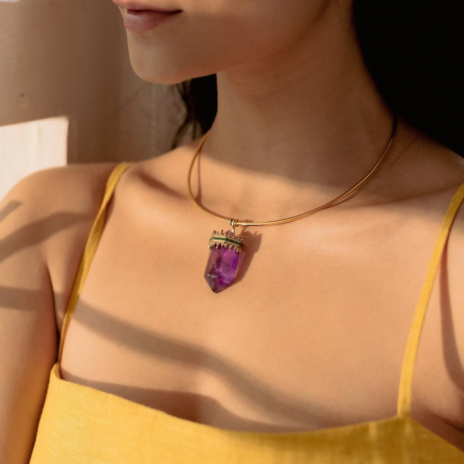 Moi Promise Gold Diamond Emerald and Purple Amethyst Torque Pendant Necklace In New Condition For Sale In Lawrenceville, GA