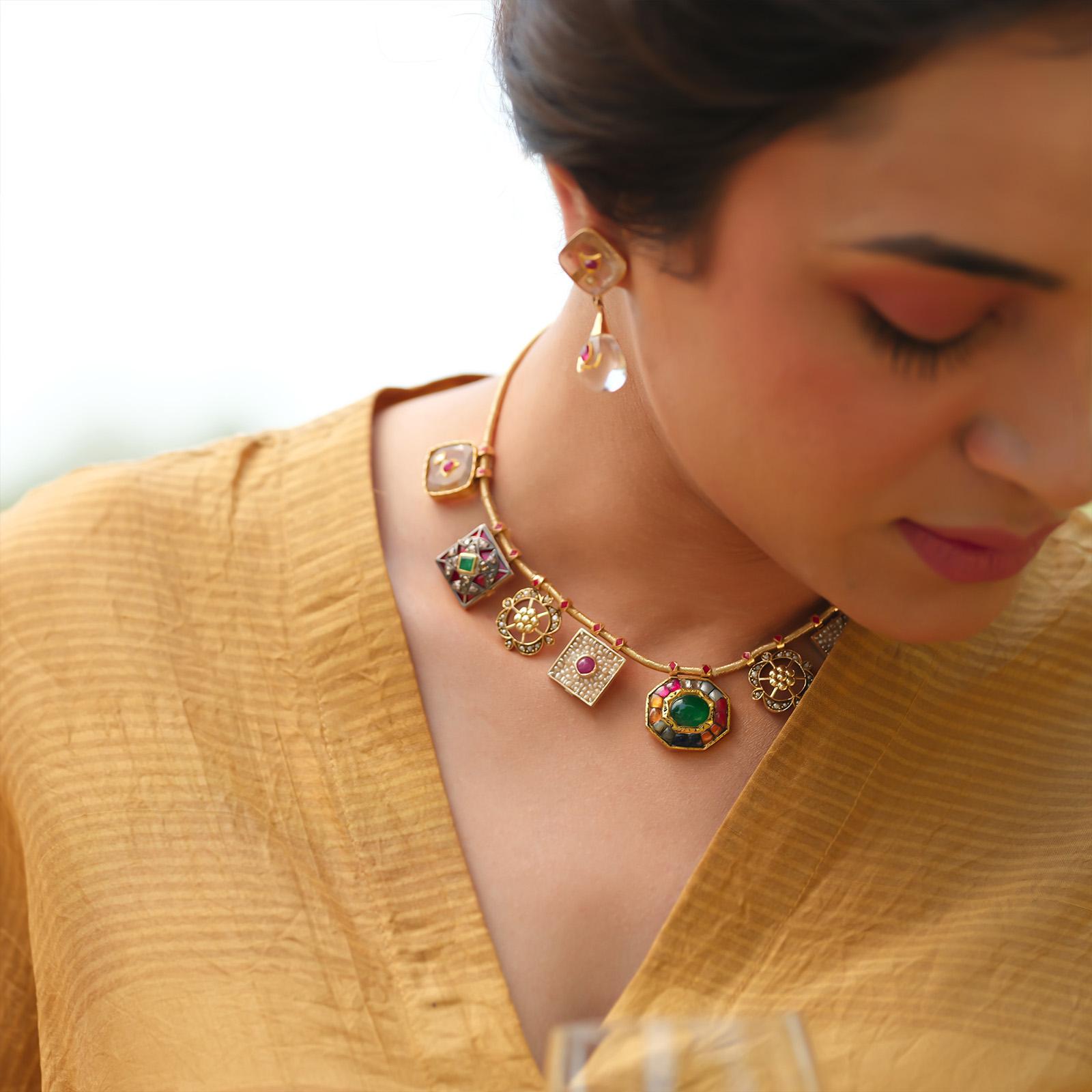 Moi Qutub Multi Edelsteine Gold Halskette für Frauen (Rosenschliff) im Angebot
