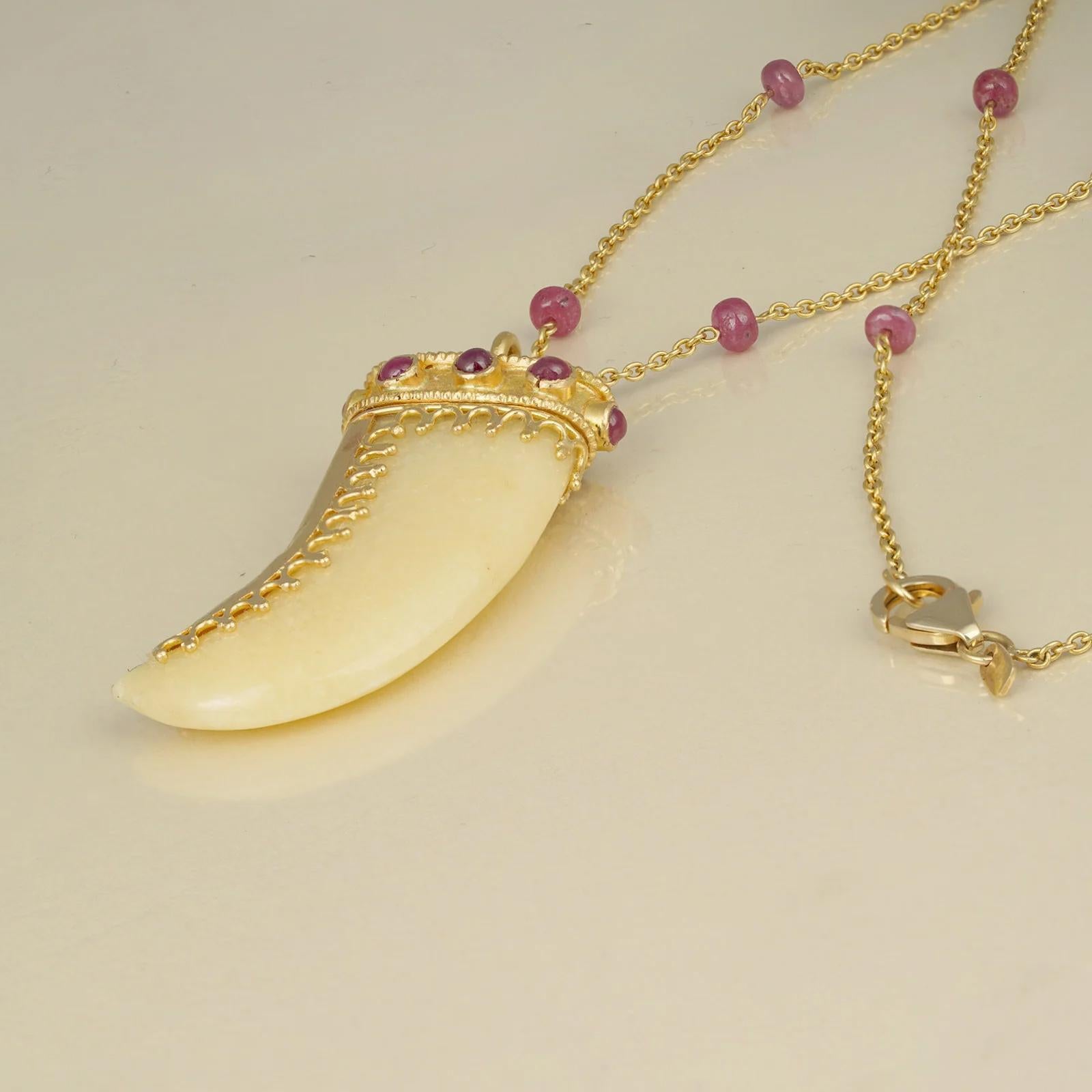 Brilliant Cut Moi Serendipity Gold and Ruby Pendant Necklace For Sale