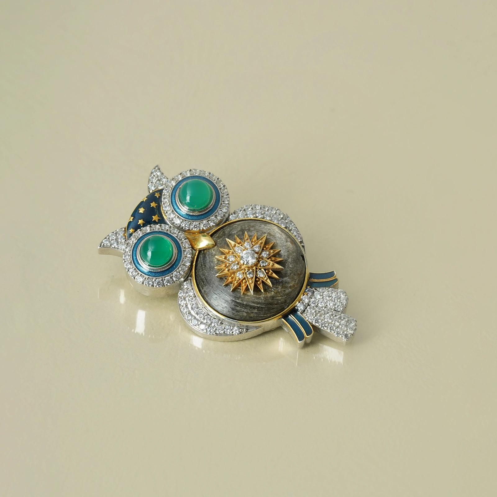 Brilliant Cut Moi Wisdom Gold Silver Diamond Brooch and Pendant For Sale