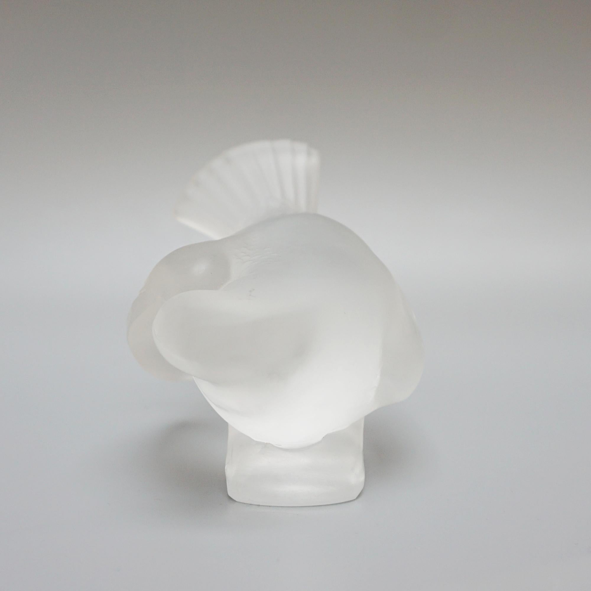 'Moineau Coquet' A Glass Bird Paperweight by Marc Lalique (1900 - 1977) For Sale 2