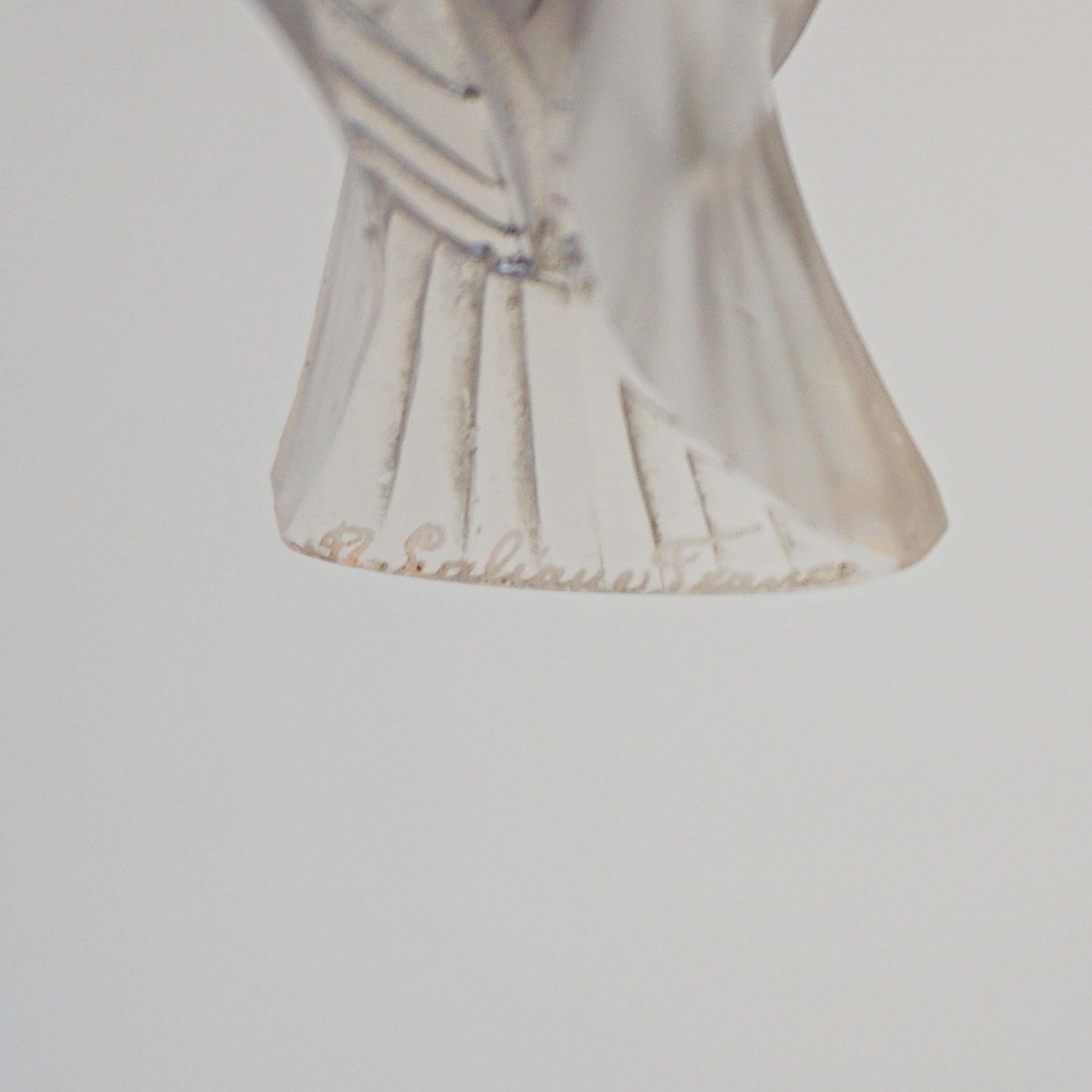 'Moineau Fier' a Proud Sparrow Art Deco Glass Paperweight 3