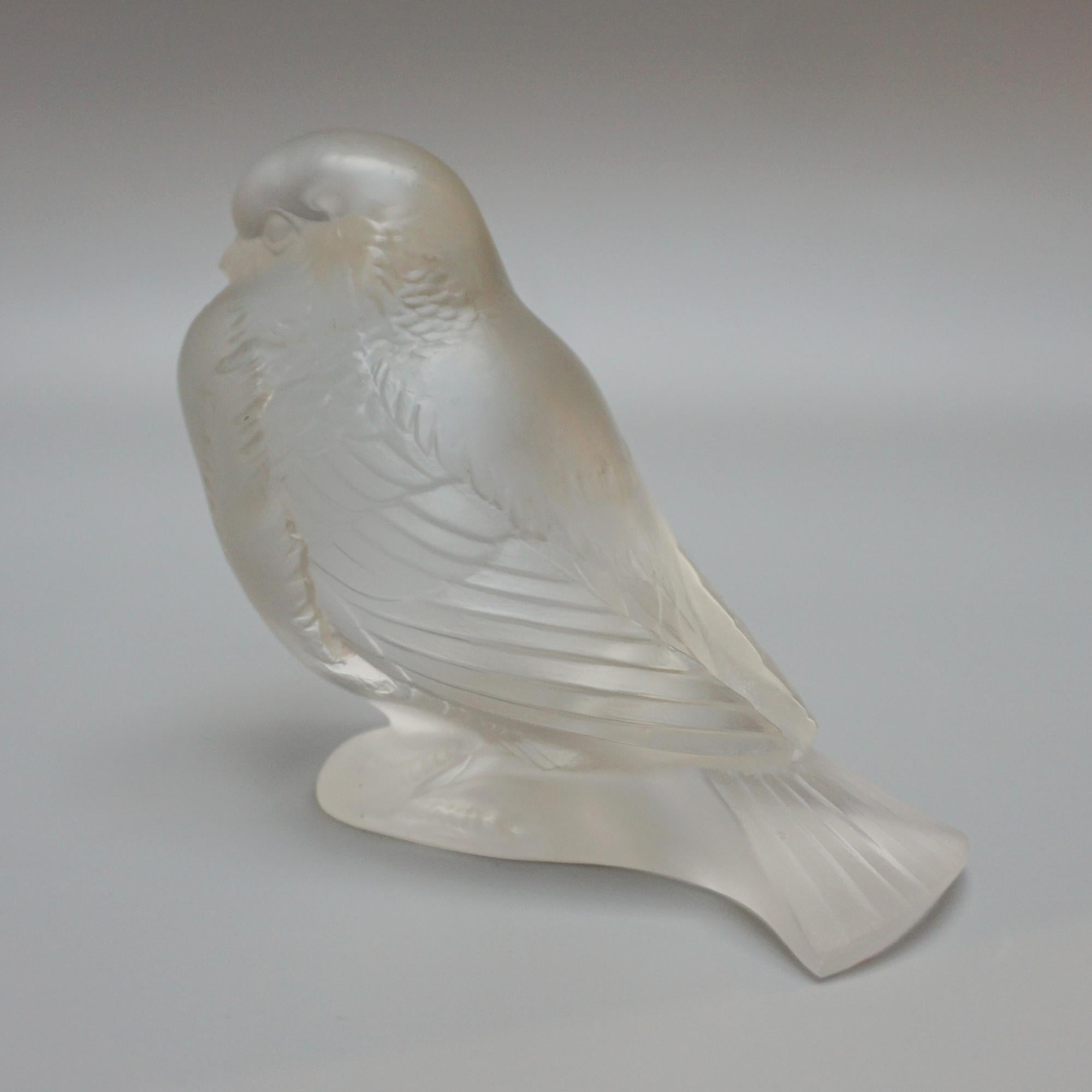 Moineau Fier an Original Rene Lalique Glass Sparrow Paperweight  In Good Condition For Sale In Forest Row, East Sussex