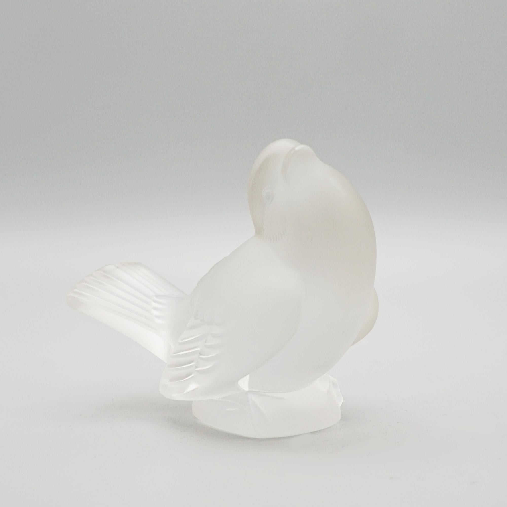 Français Moineau Moqueur' Presse-papier en verre contemporain de Lalique
