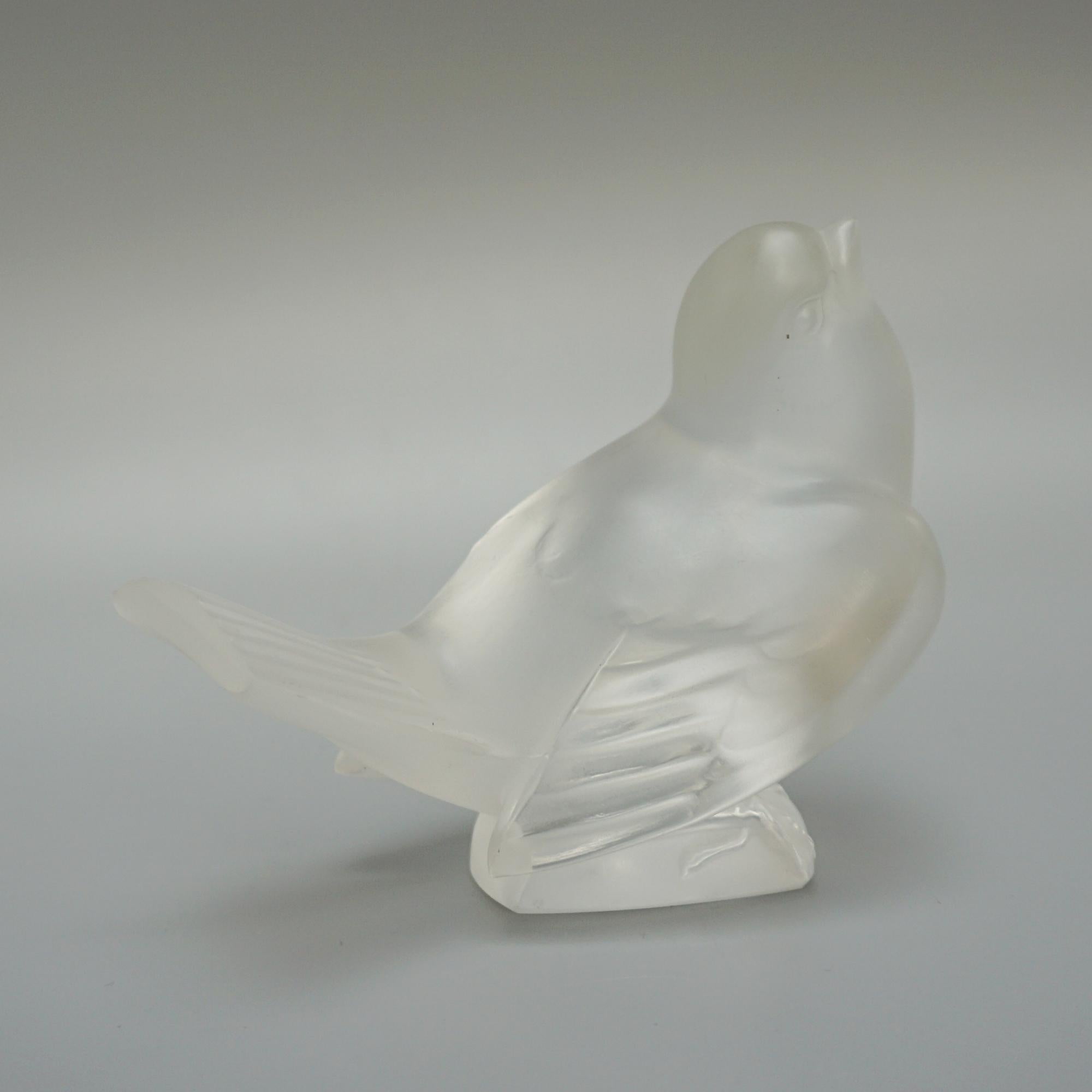 Moineau Moqueur An Art Deco Glass Bird Paperweight by Marc Lalique In Good Condition For Sale In Forest Row, East Sussex