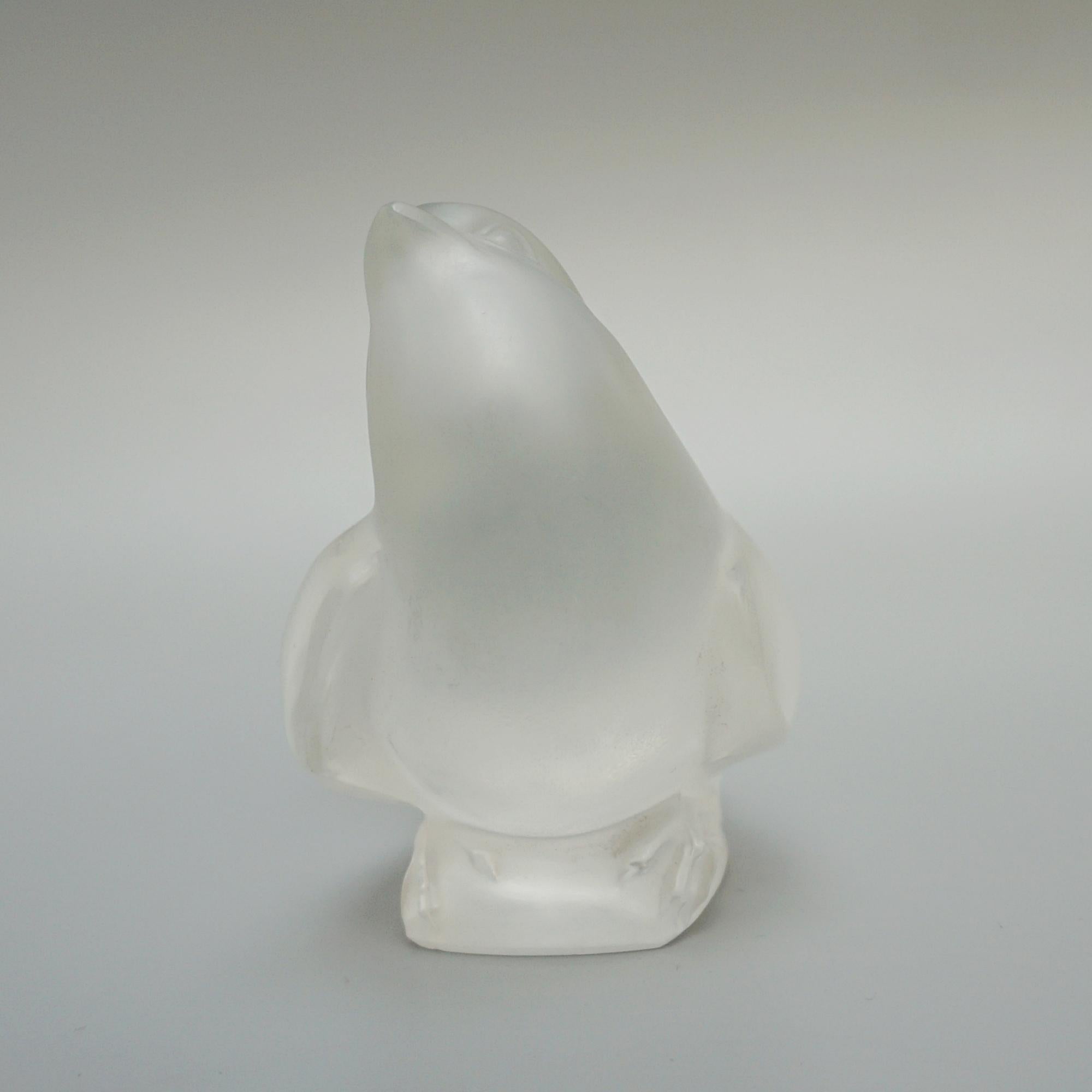Verre Presse-papiers oiseau Moineau Moqueur en verre Art Déco de Marc Lalique en vente