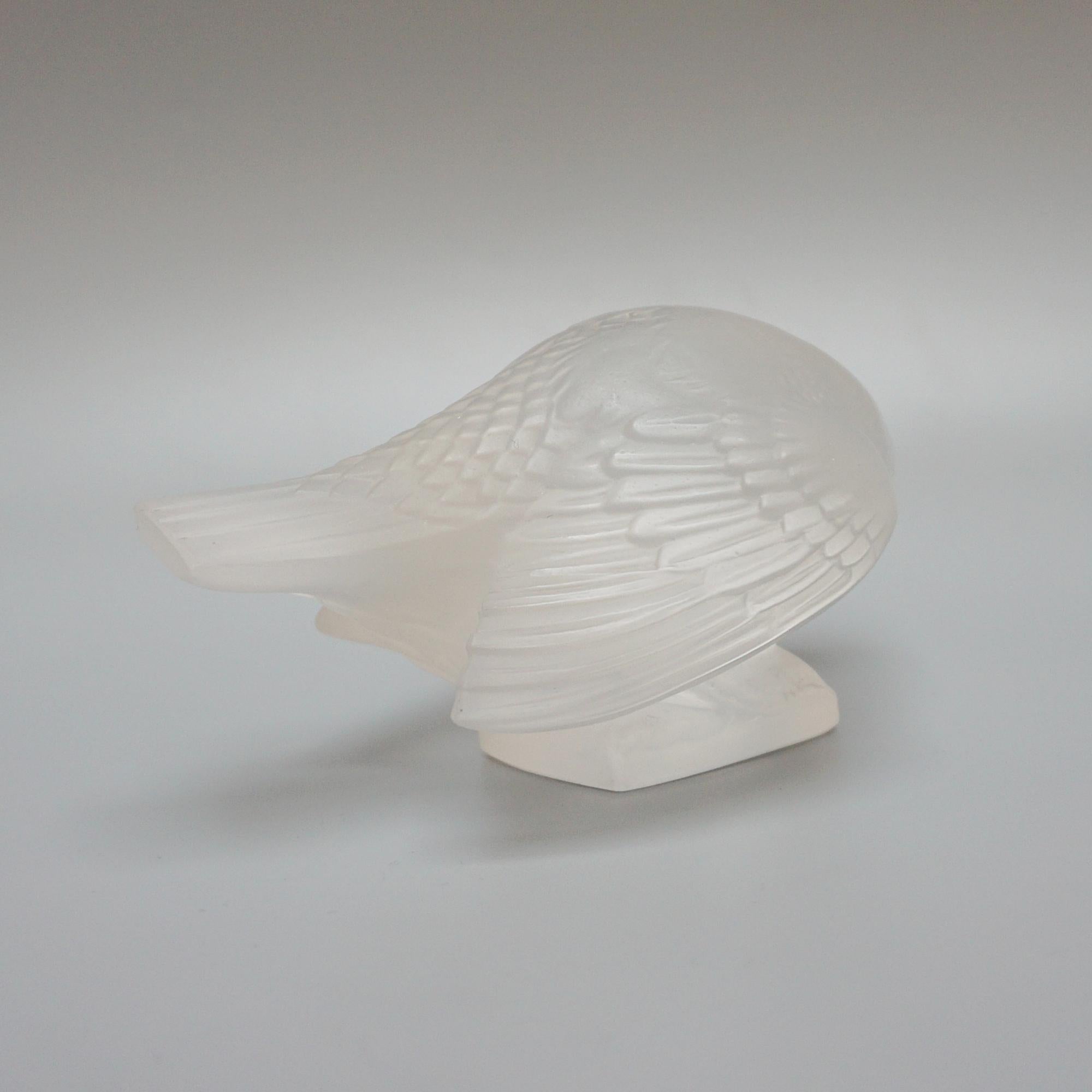 Moineau Sournois an Original R Lalique Glass Sparrow Paperweight  In Good Condition For Sale In Forest Row, East Sussex