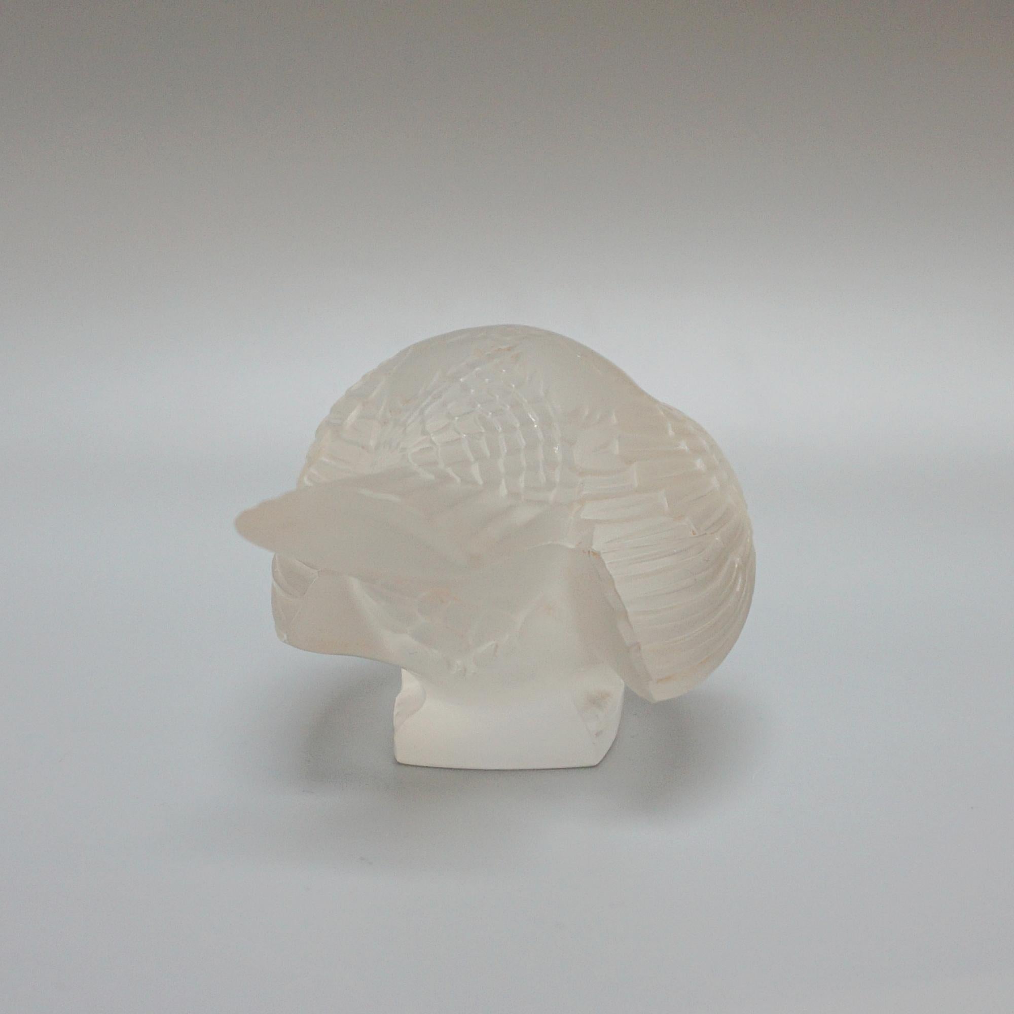 Art déco Presse-papier en verre original Art Déco 'Moineau Sournois' de Rene Lalique