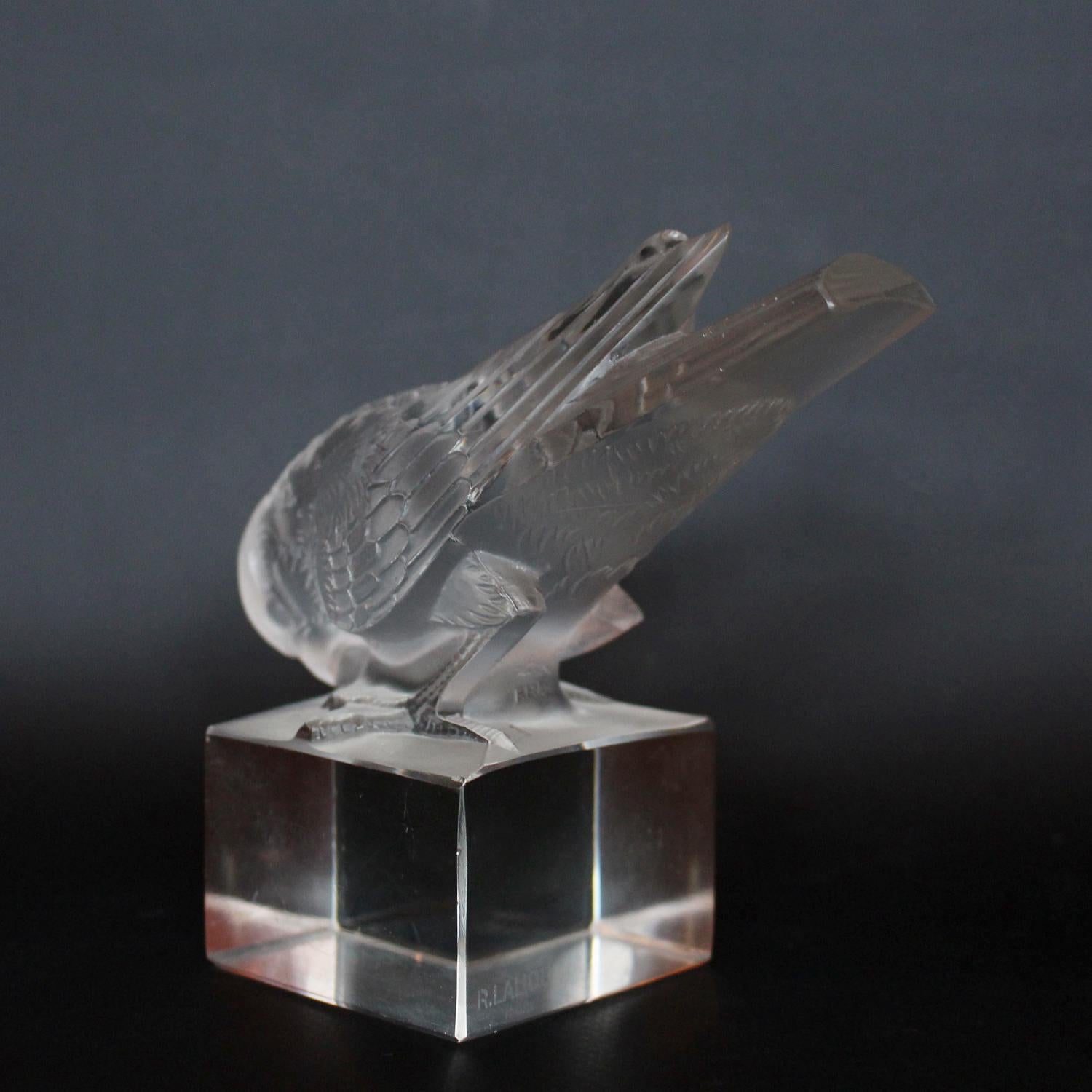 Frosted Moineau Sur Socle Lalique Paperweight