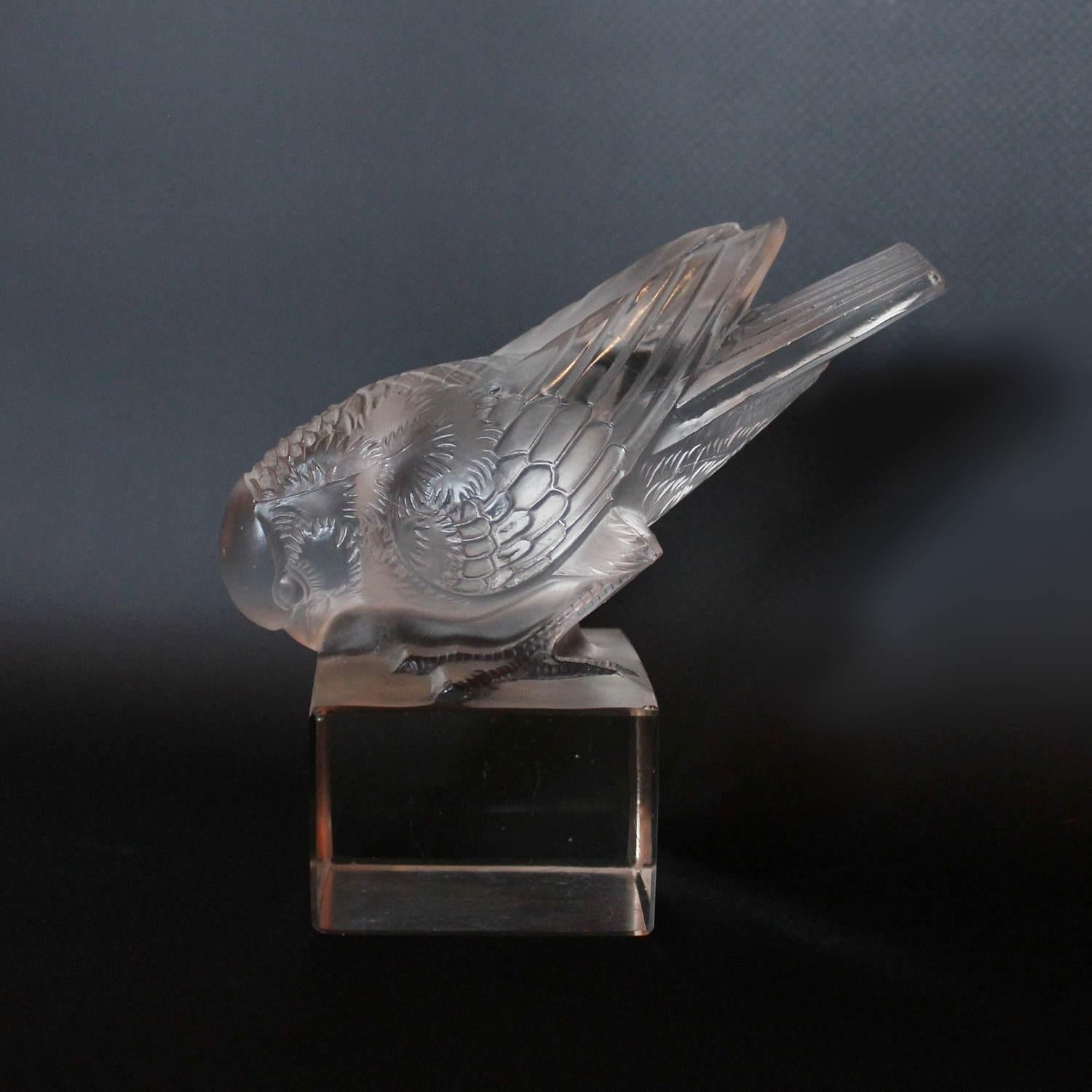 Moineau Sur Socle Lalique Paperweight In Good Condition In Forest Row, East Sussex