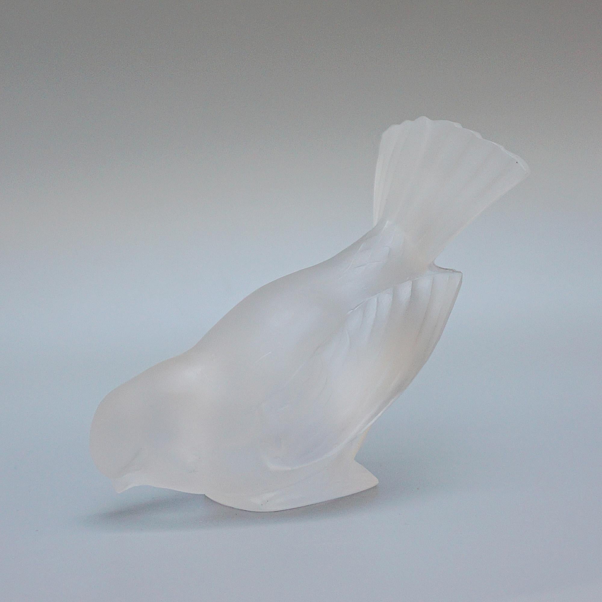 'Moineau Timide' A Glass Paperweight by Marc Lalique (1900 - 1977) For Sale 5