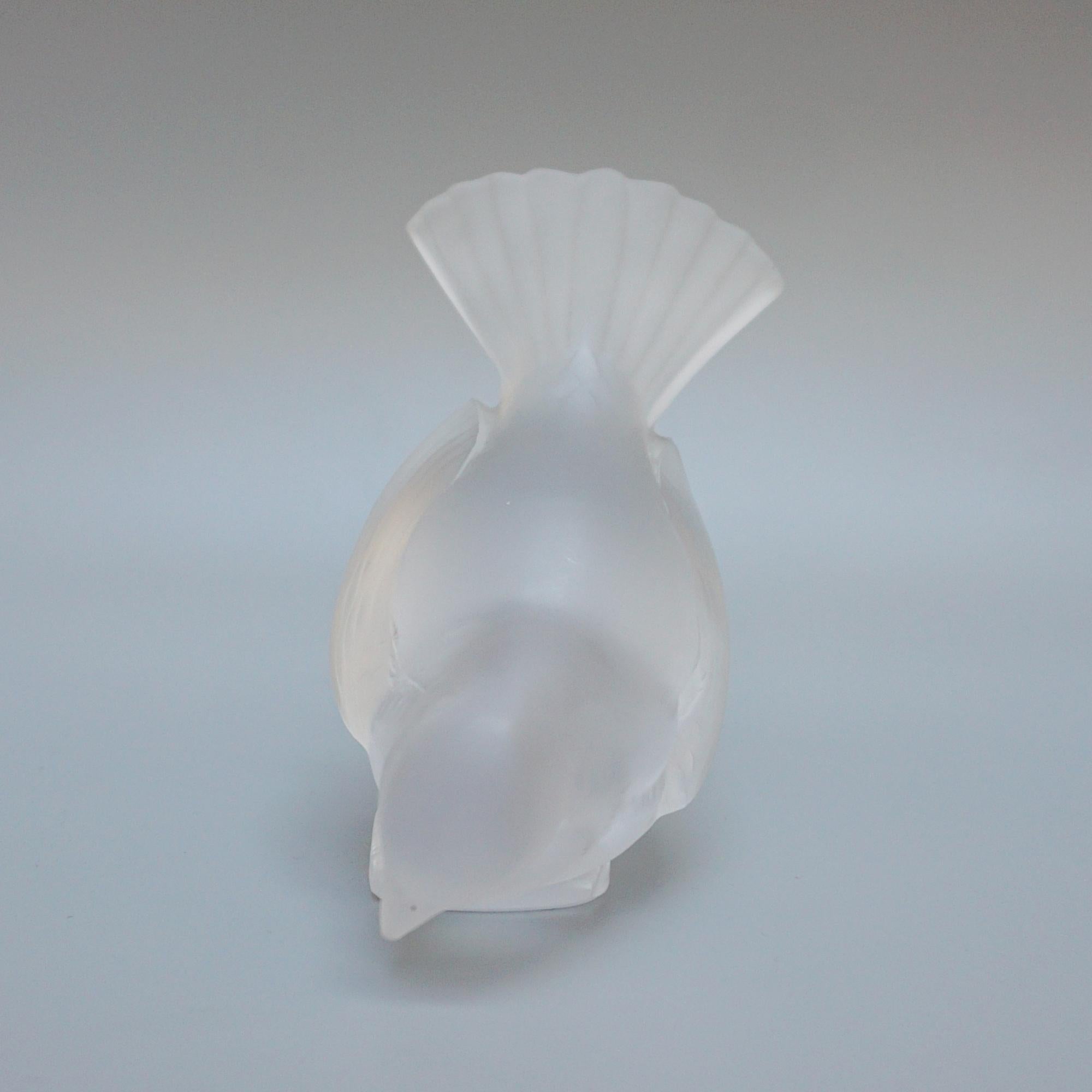 'Moineau Timide' A Glass Paperweight by Marc Lalique (1900 - 1977) For Sale 6