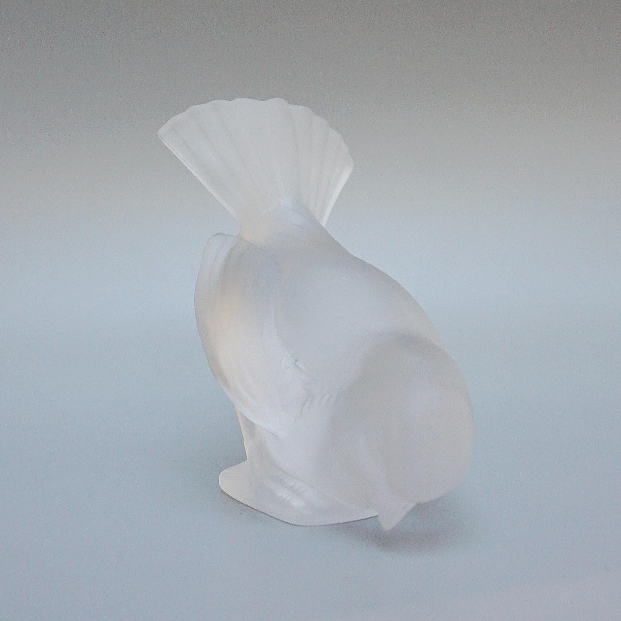 'Moineau Timide' A Glass Paperweight by Marc Lalique (1900 - 1977) In Good Condition For Sale In Forest Row, East Sussex