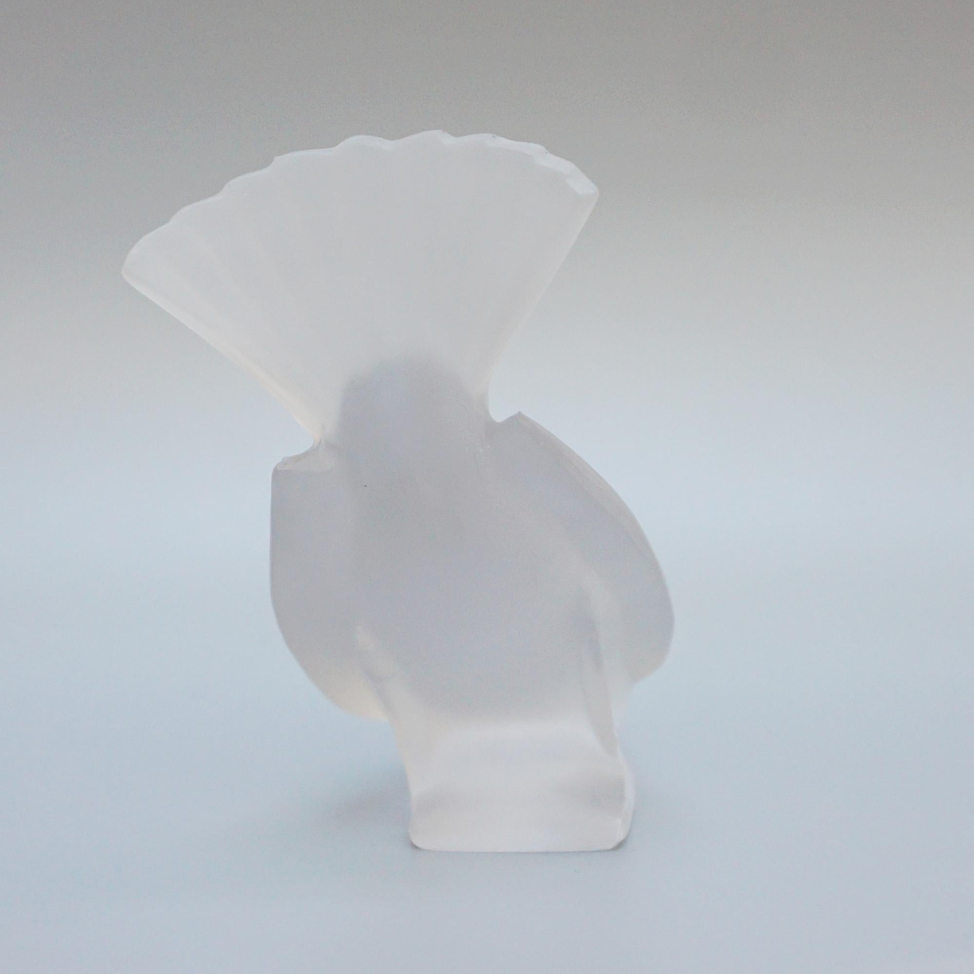 'Moineau Timide' A Glass Paperweight by Marc Lalique (1900 - 1977) For Sale 2
