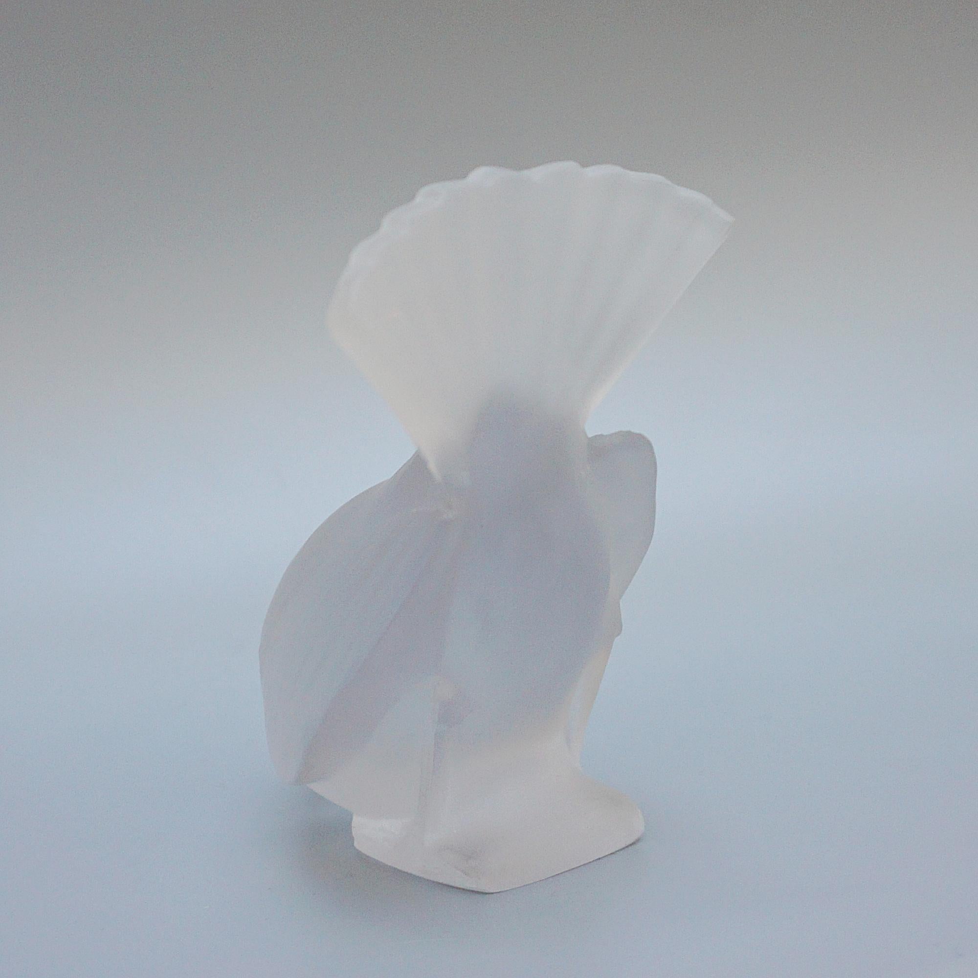 'Moineau Timide' A Glass Paperweight by Marc Lalique (1900 - 1977) For Sale 3