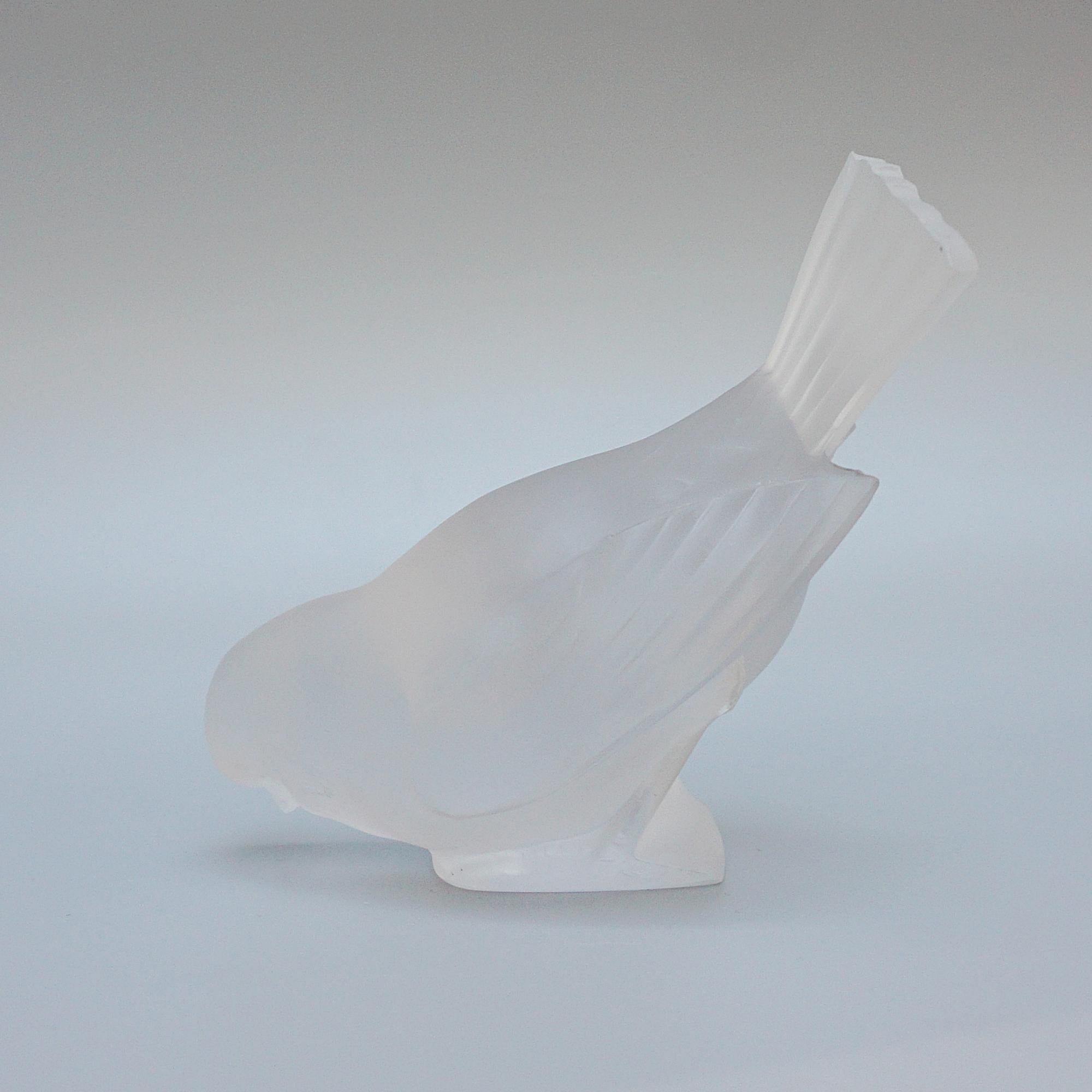 'Moineau Timide' A Glass Paperweight by Marc Lalique (1900 - 1977) For Sale 4