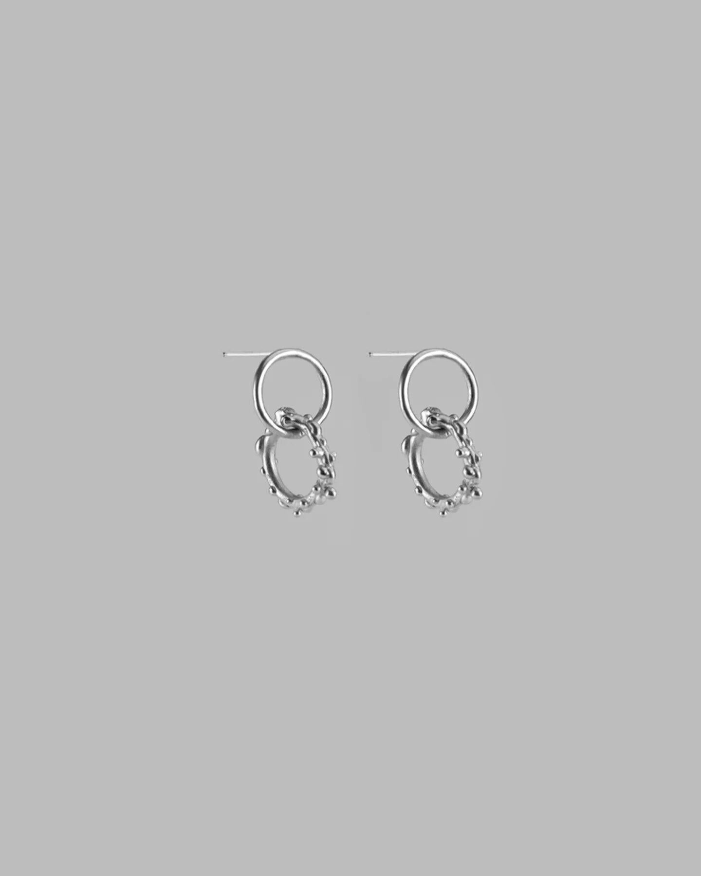 Moira Donei-Ohrringe aus Sterlingsilber, Paar (Kunsthandwerker*in) im Angebot