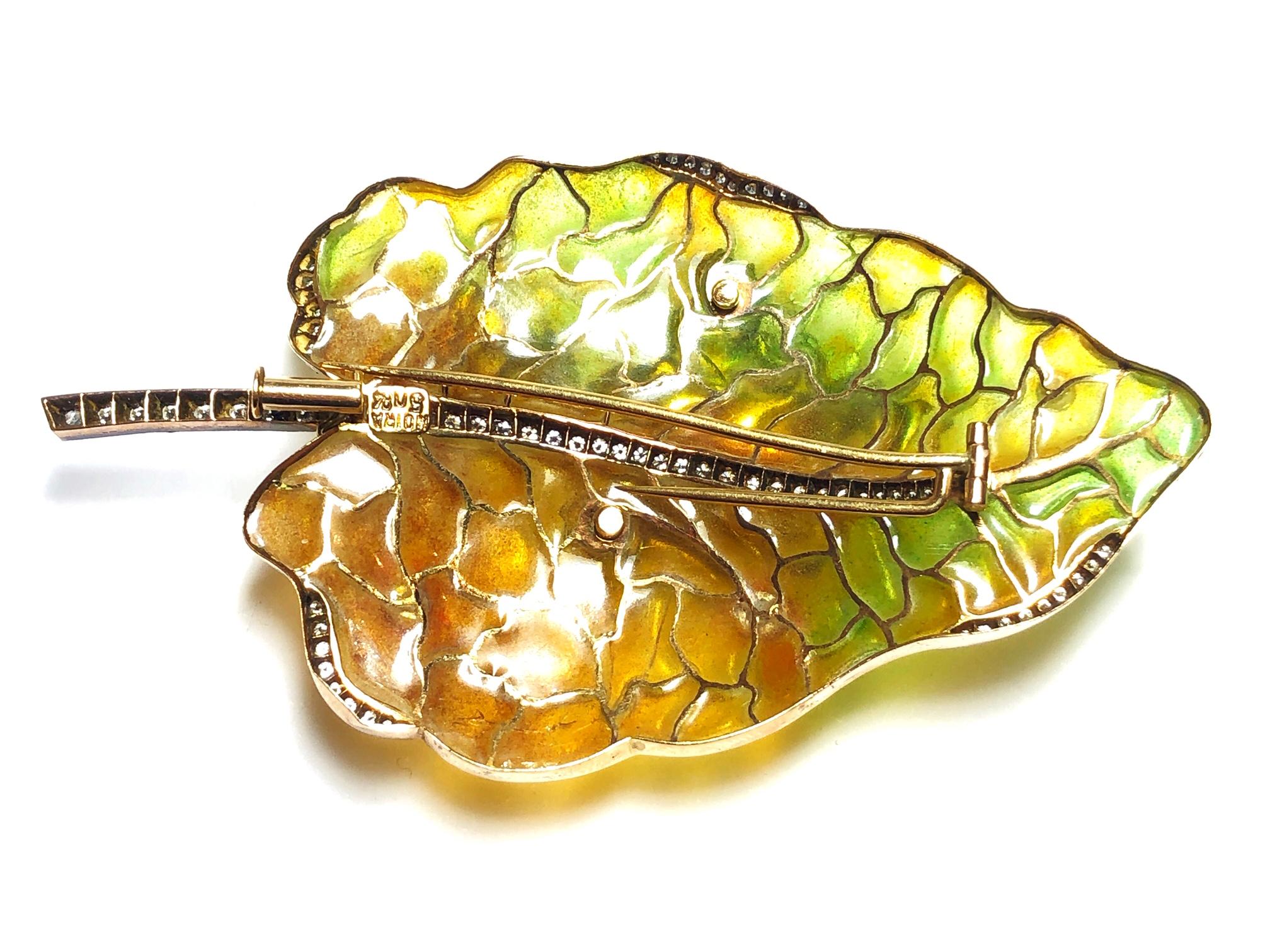 Round Cut Moira Plique À Jour Enamel, Diamond, Ruby, Silver and Gold Frog on Leaf Brooch For Sale