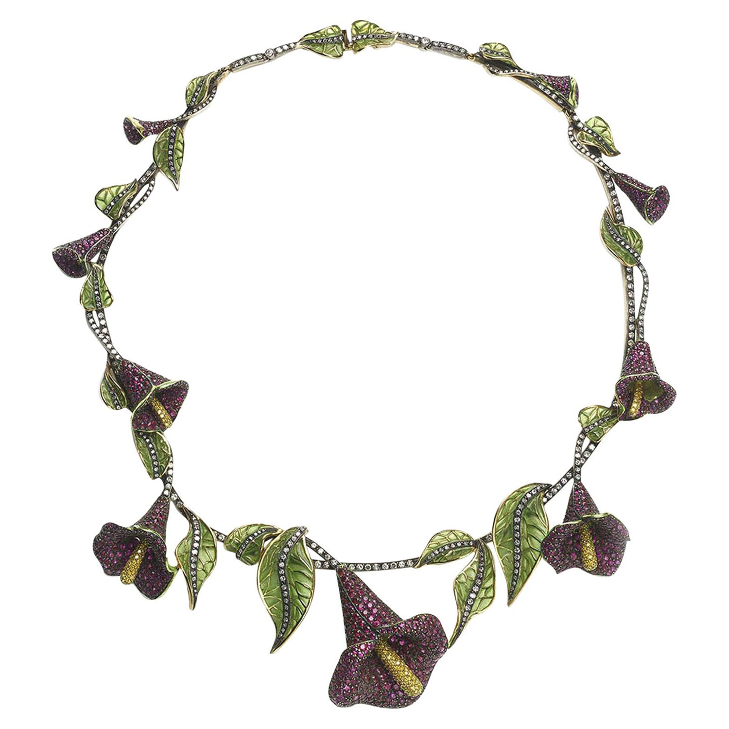 Collar Moira de rubíes, diamantes, esmalte Plique à Jour, plata y oro con lirio de cala