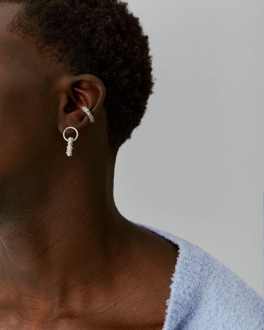 Artisan Paire de boucles d'oreilles Moira Yongei en argent sterling en vente
