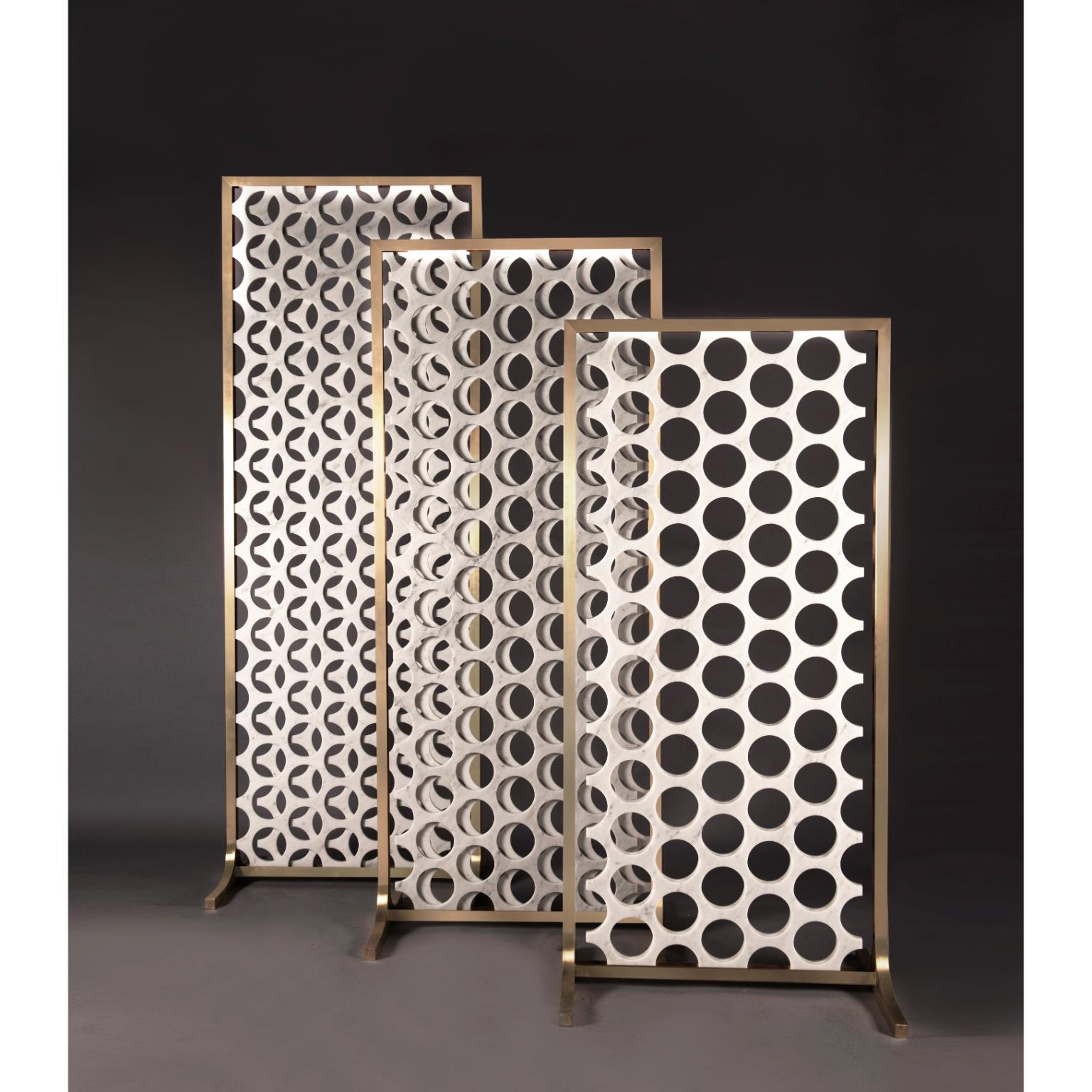 Paravento Moire in marmo bianco di Carrara e ottone spazzolato di Bufalini Marmi In condizioni Nuovo in vendita a Geneve, CH