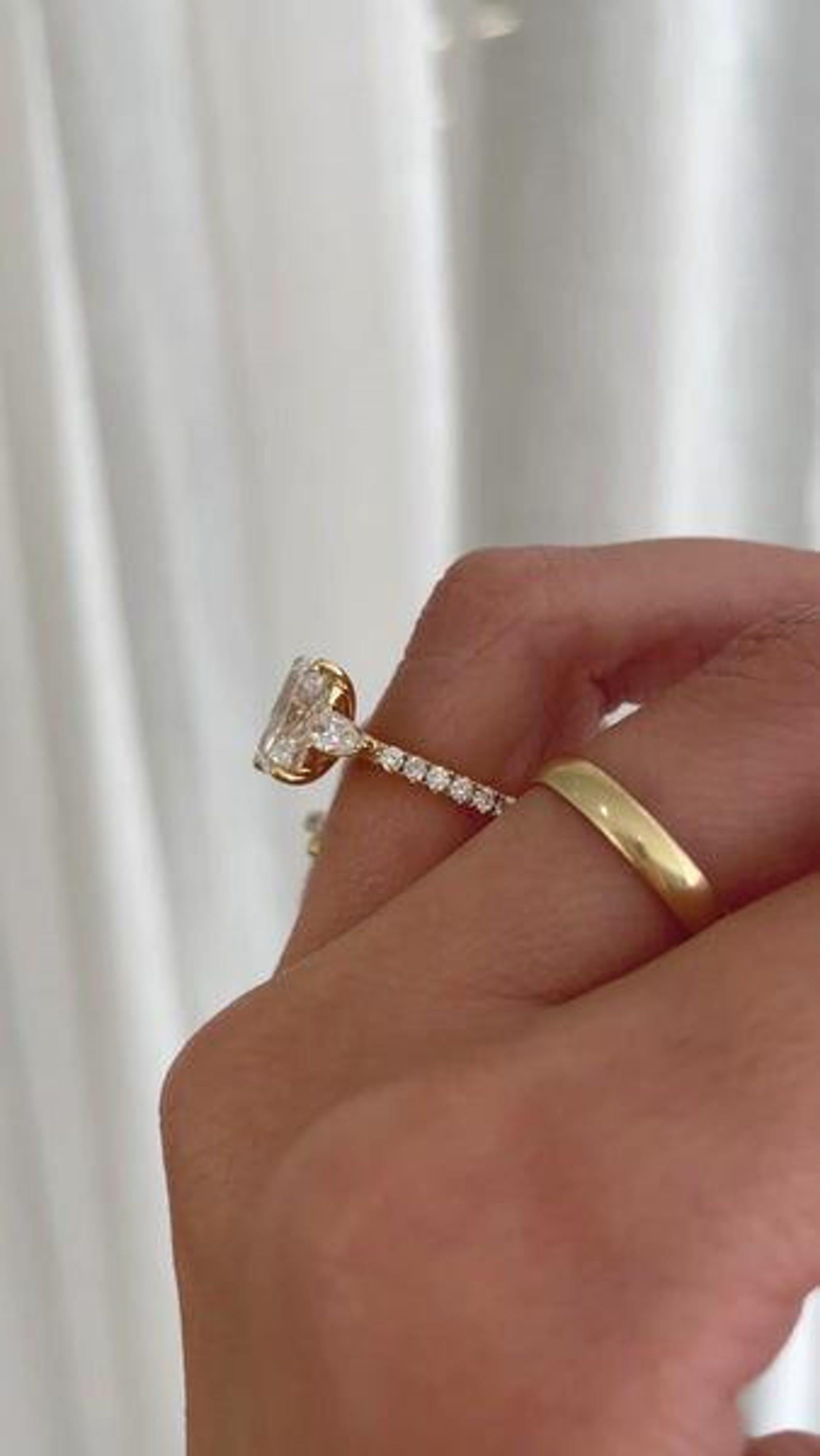Anello di fidanzamento con moisanite Anello solitario in argento 925 Anello nuziale unico in vendita 3