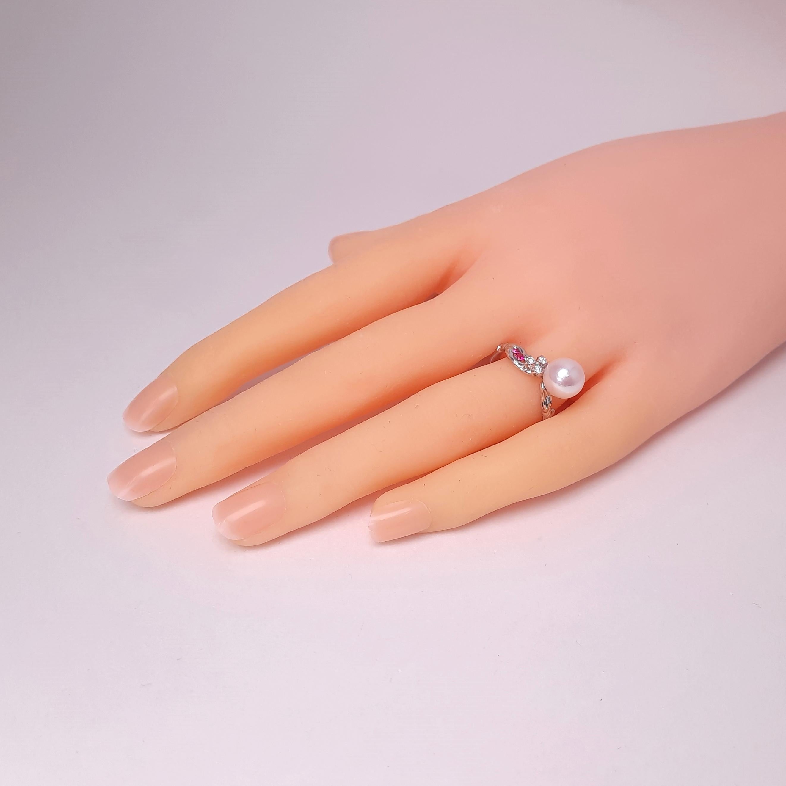 Contemporary Moiseikin 18 Karat Gold Akoya Pearl Diamond Flower Ring