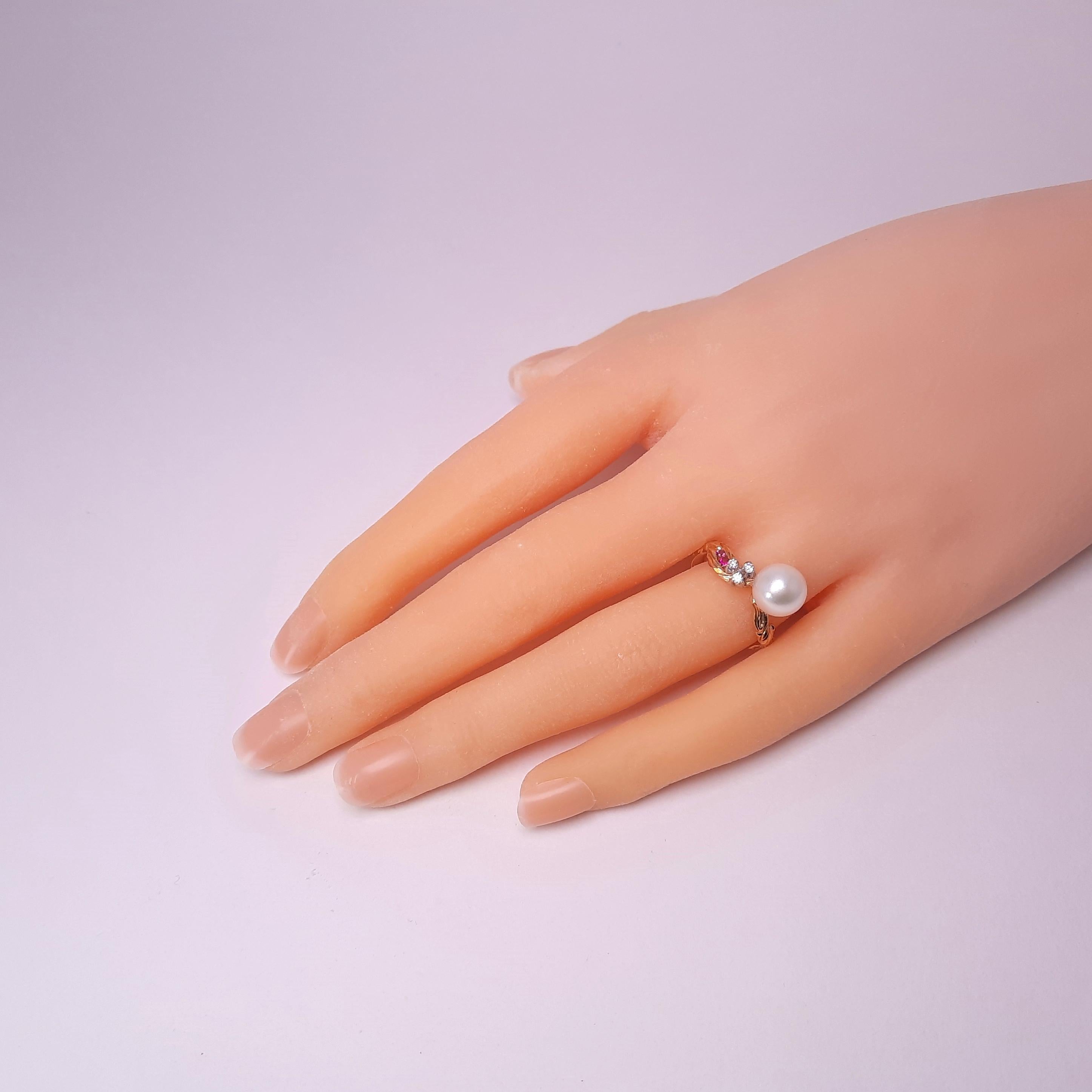 Women's Moiseikin 18 Karat Gold Akoya Pearl Diamond Flower Ring For Sale