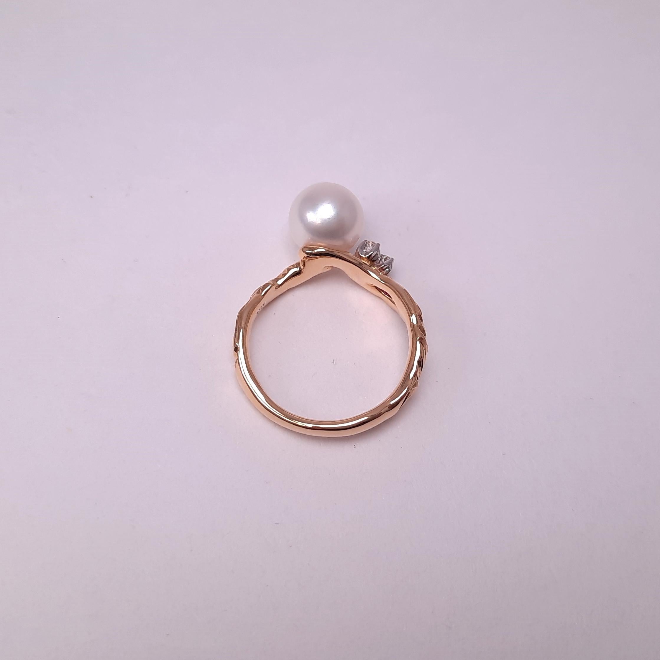 Round Cut Moiseikin 18 Karat Gold Akoya Pearl Diamond Flower Ring For Sale