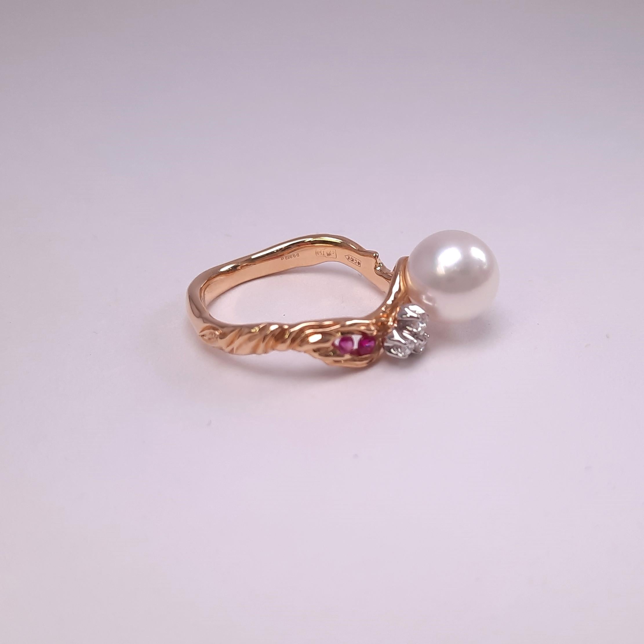 Moiseikin 18 Karat Gold Akoya Pearl Diamond Flower Ring In New Condition For Sale In Hong Kong, HK