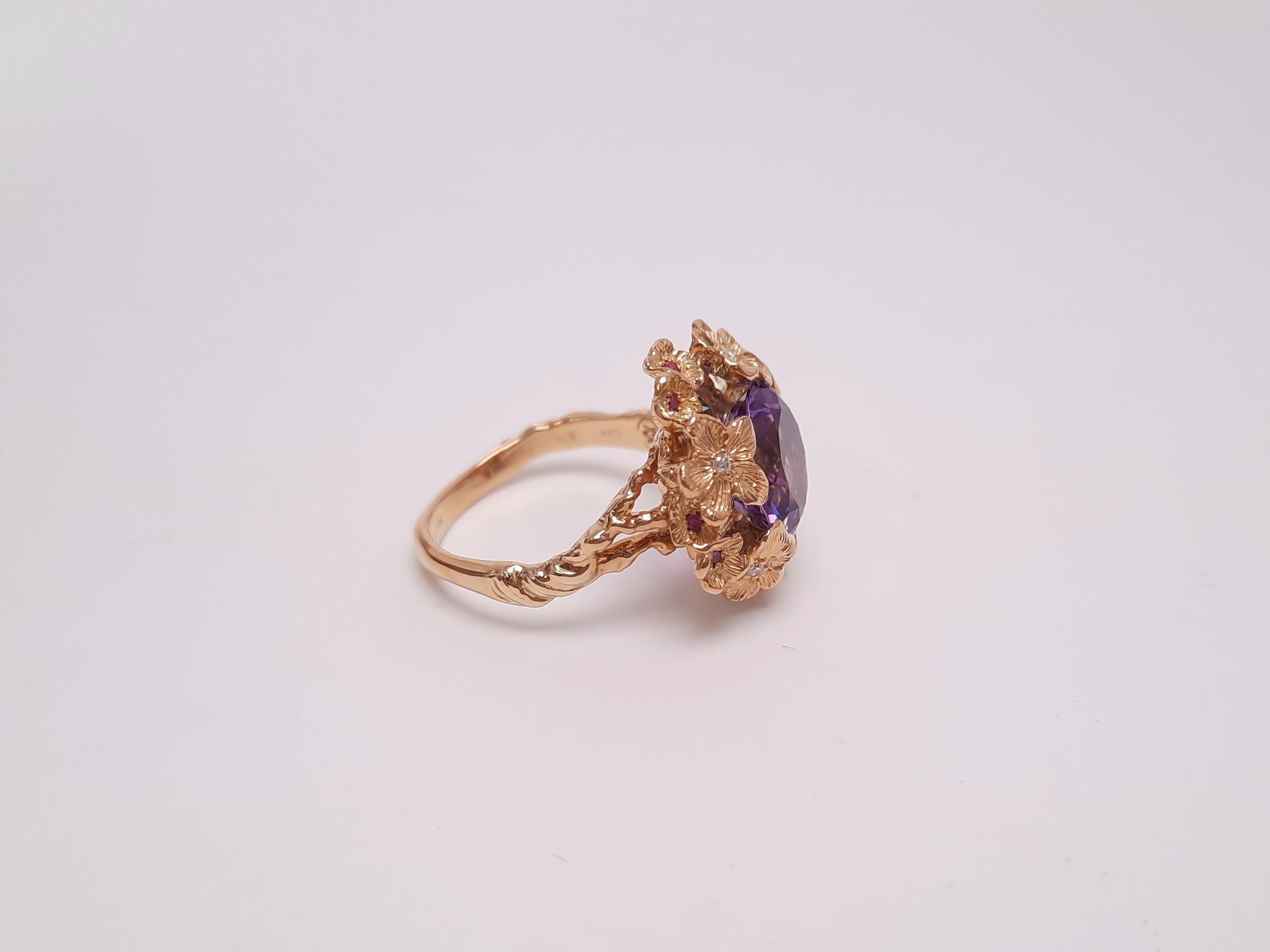 Round Cut Moiseikin 18 Karat Gold Amethyst Floral Ring For Sale