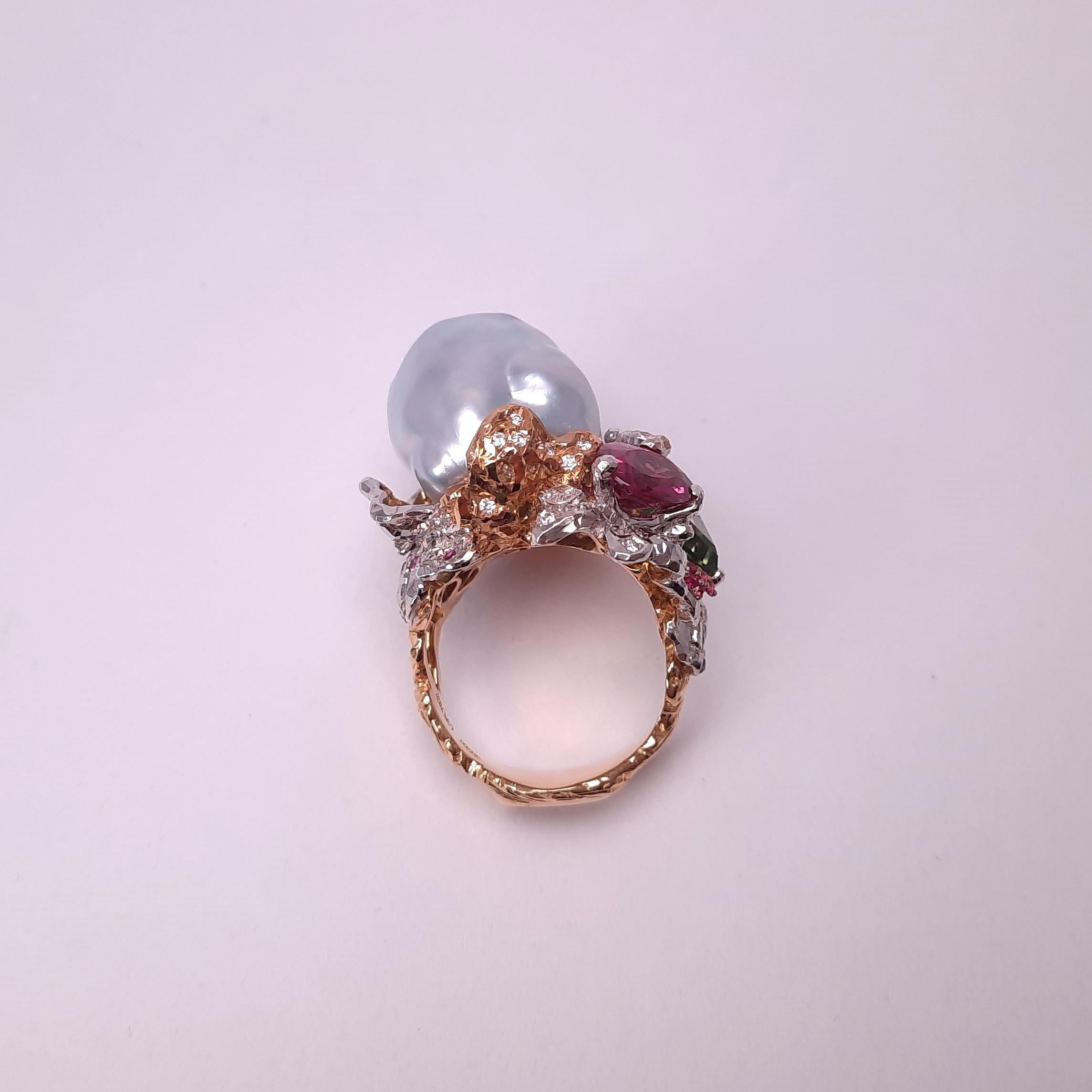Inspired by Impressionism, MOISEIKIN has created a peach-like blooming flower ring  in tridimensional manner. Trembling flowers and sweet fragrance of coming ripe fruits are embodied  in gems and metals. A large unique baroque pearl is skillfully