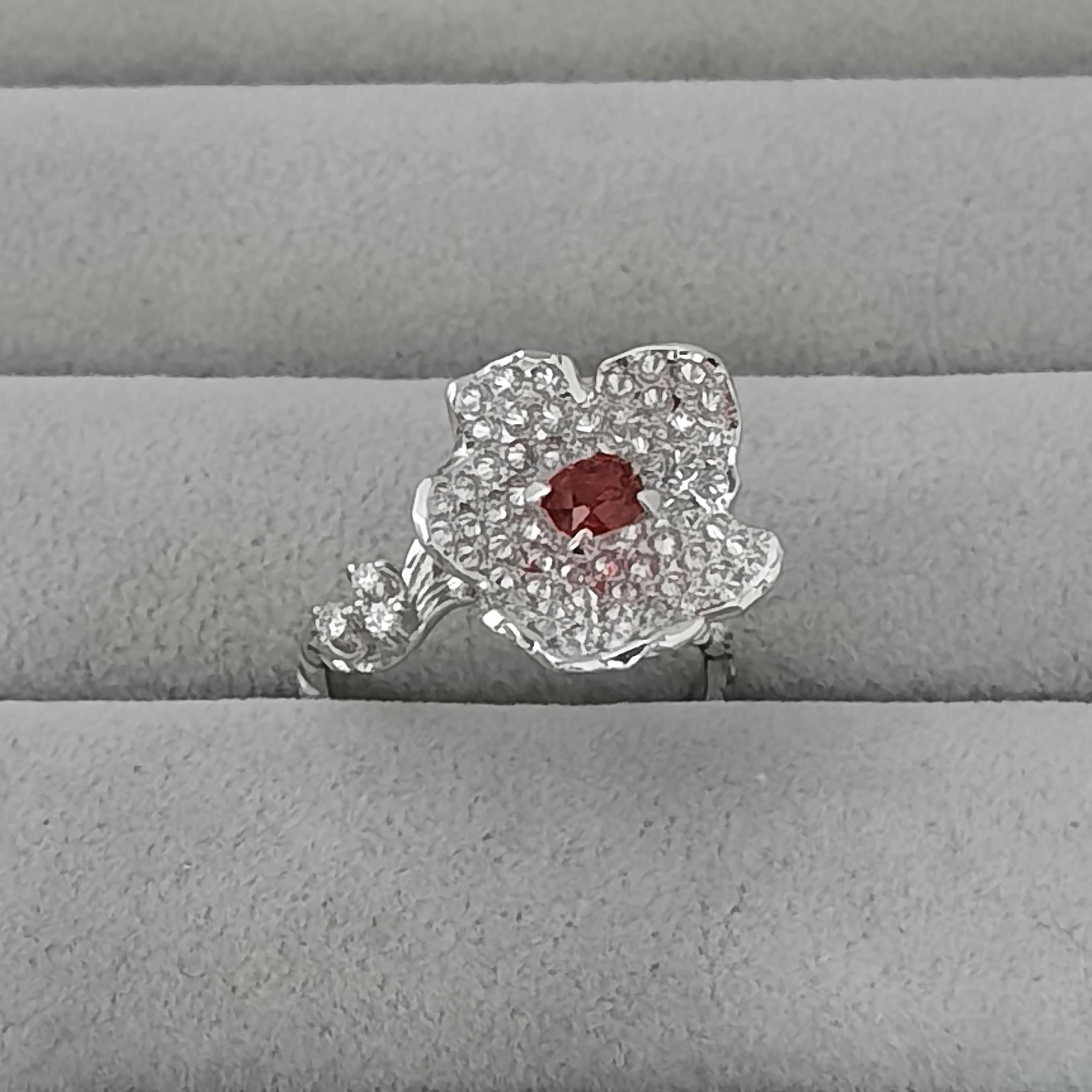 MOISEIKIN 18 Karat Gold Diamond Burmese Spinel Ring In New Condition For Sale In Hong Kong, HK