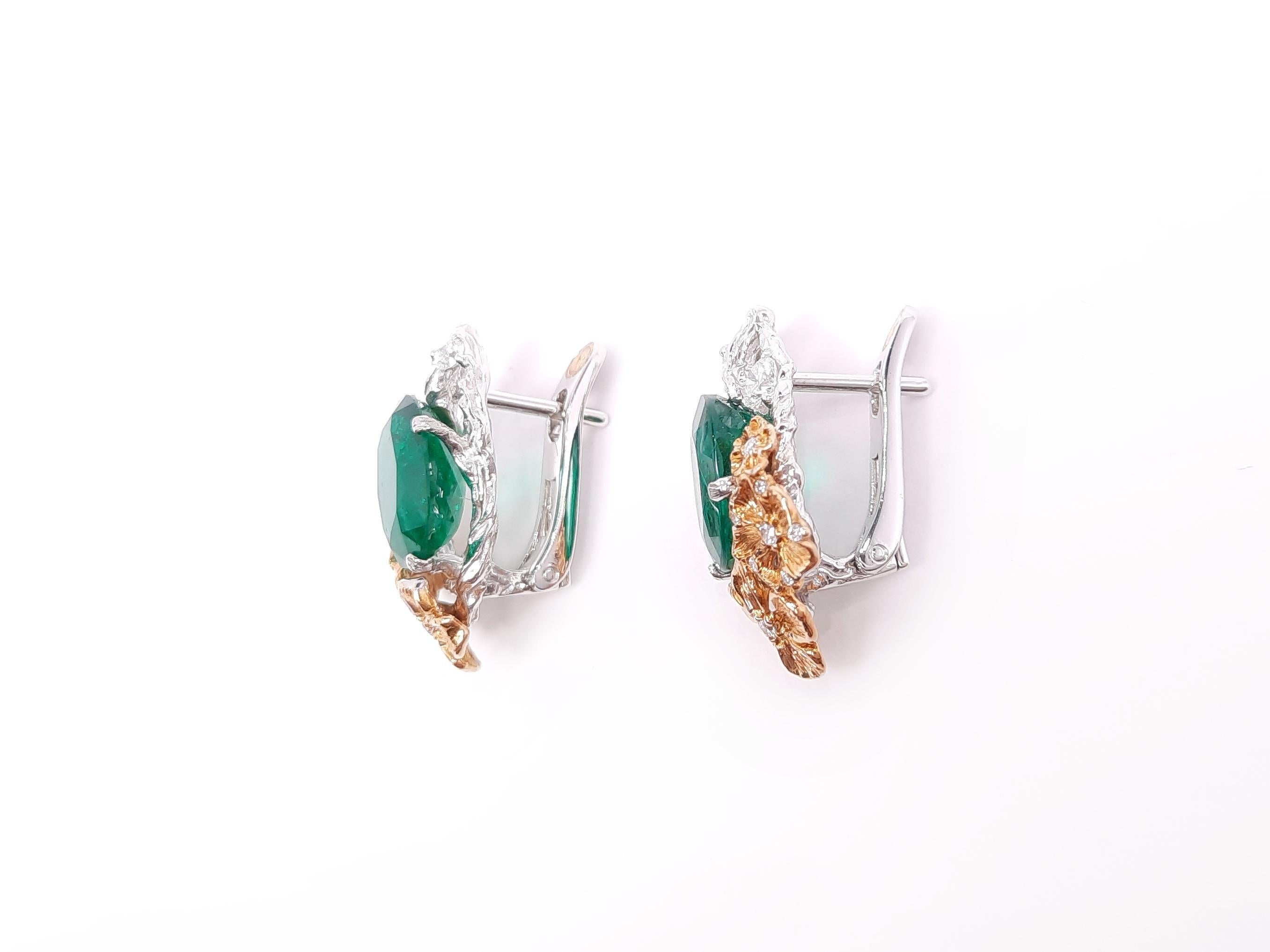 Inspired by Impressionism, MOISEIKIN® has created a blooming flower earrings with fine emerald Trembling flowers and sweet fragrance of coming ripe fruits are embodied  in gems and metals. 
Gold filigree is detailed as branch which you feel warmness