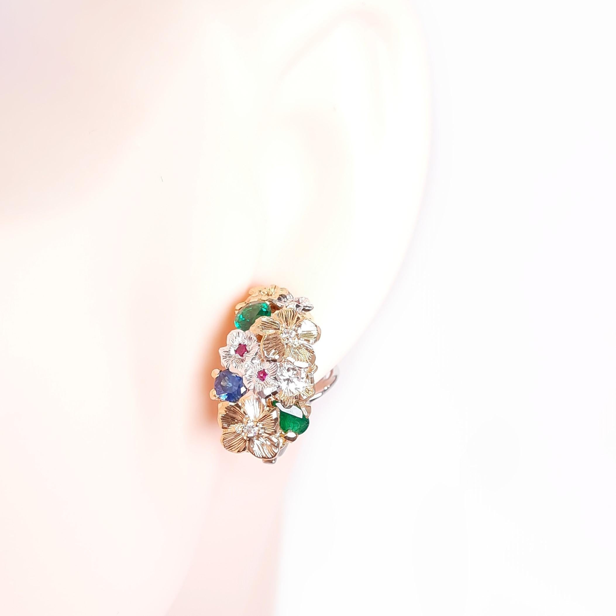 Moiseikin 18 Karat Gold Diamond Emerald Sapphire Flower Earrings In Excellent Condition For Sale In Hong Kong, HK