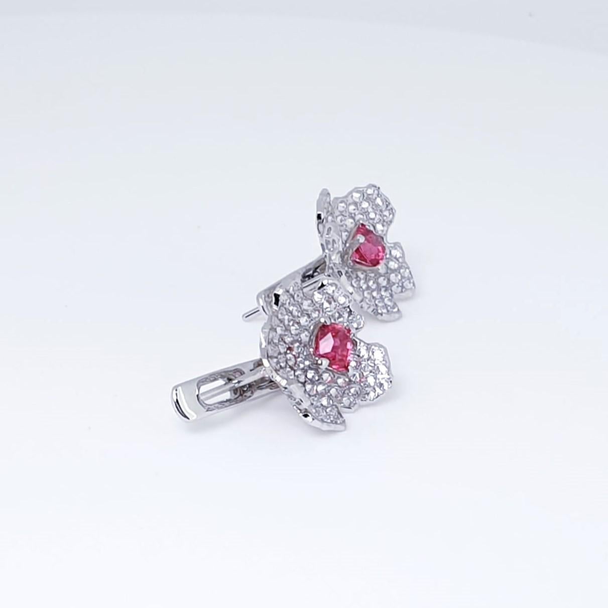 Contemporain MOISEIKIN Boucles d'oreilles or 18 carats diamant Spinelle rose néon en vente