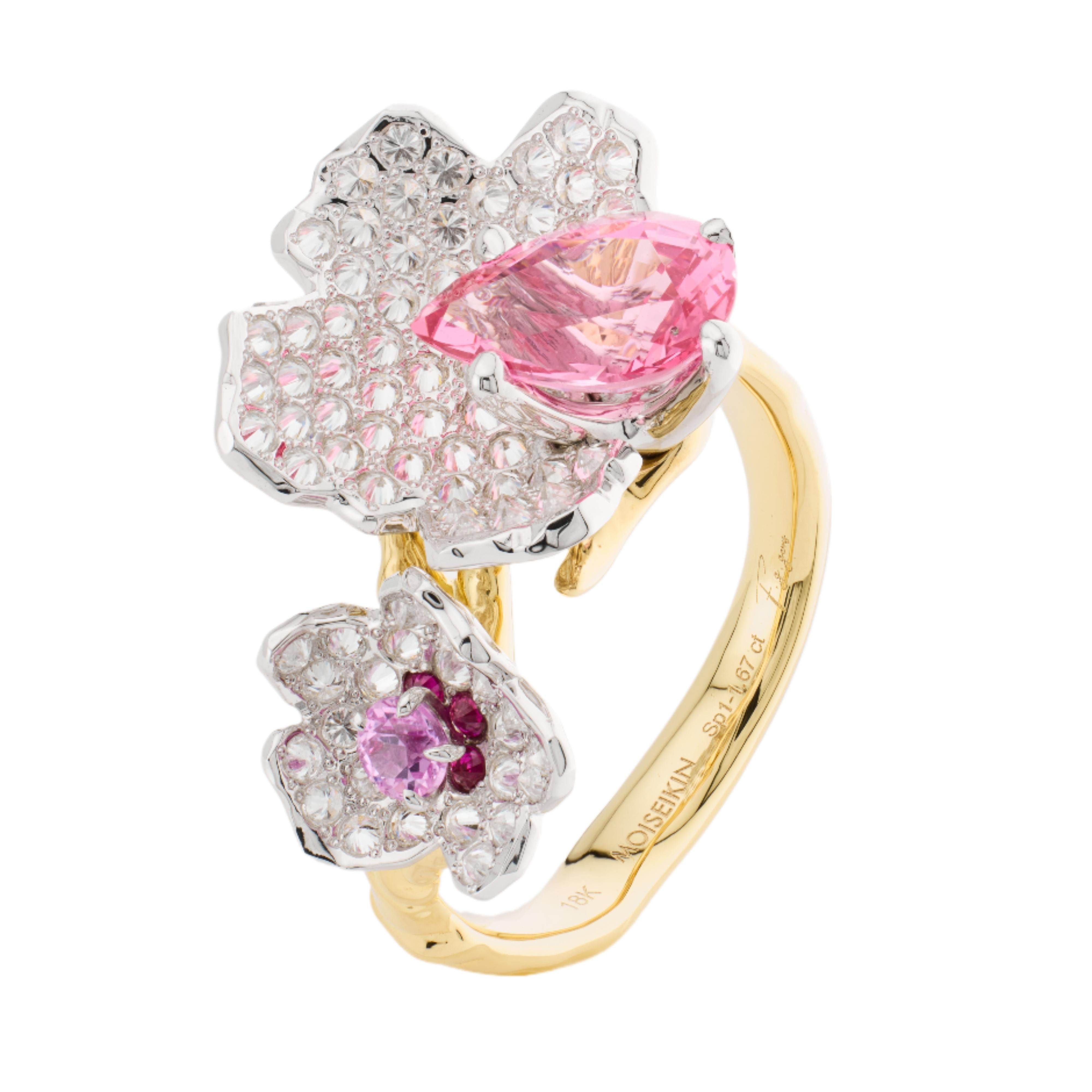 Il mandorlo in fiore preannuncia l'inizio della primavera e della nuova vita. Simbolo di speranza, amore duraturo e amicizia, Almond Blossoms Collectional di MOISEIKIN è un inno alla bellezza della donna. 

L'anello era composto da due vivaci fiori
