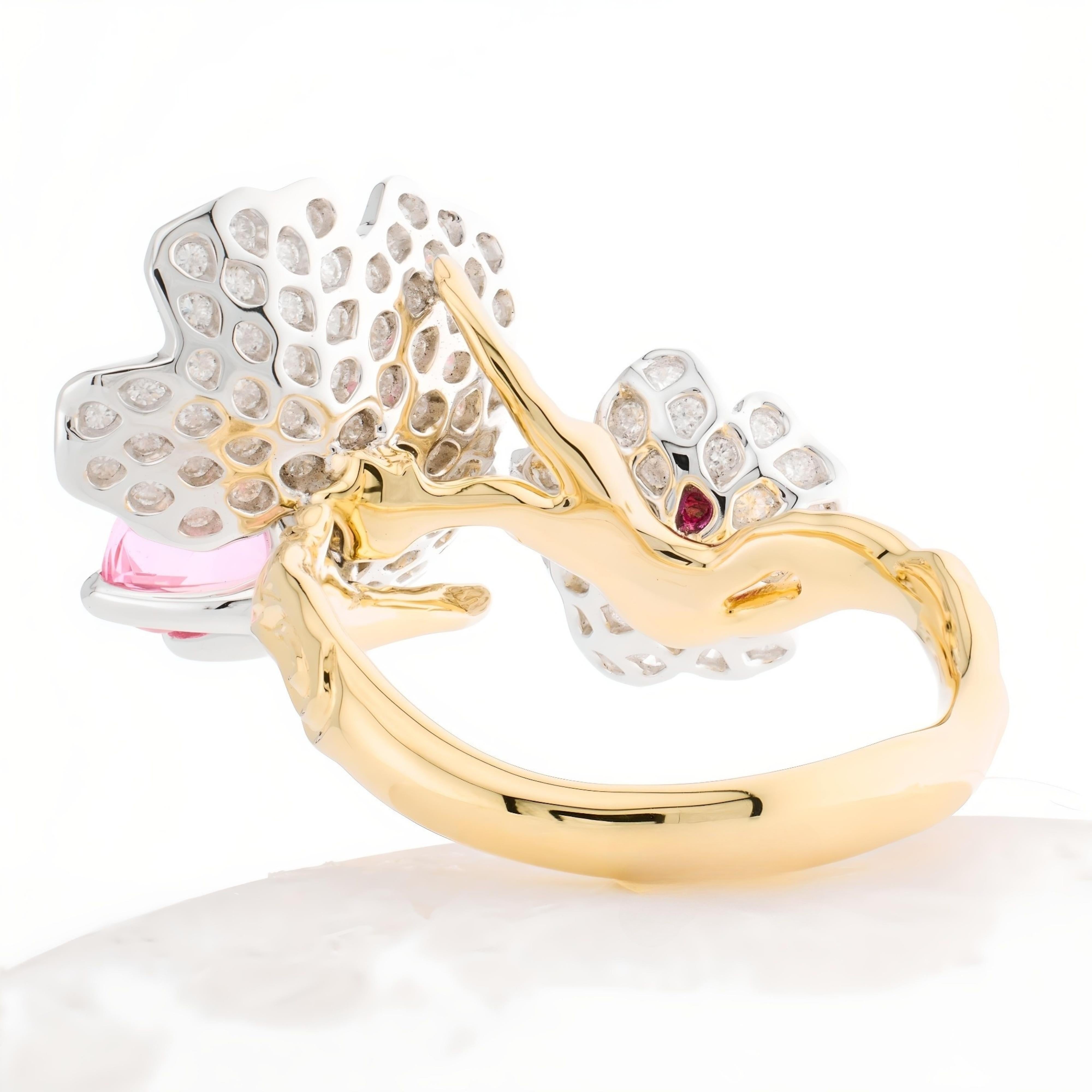 Taglio a goccia Anello con diamante e spinello rosa senza calore in oro 18 carati MOISEIKIN in vendita