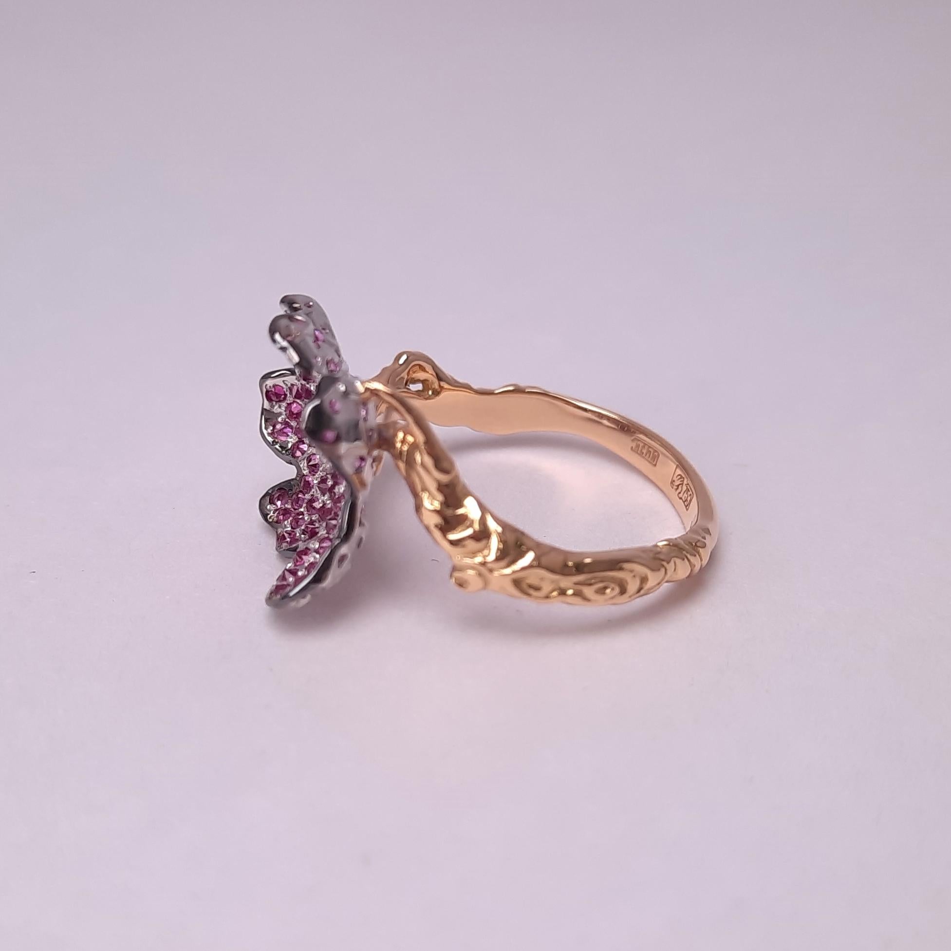 Contemporary MOISEIKIN 18 Karat Gold Diamond Pink Sapphire Flower Ring For Sale