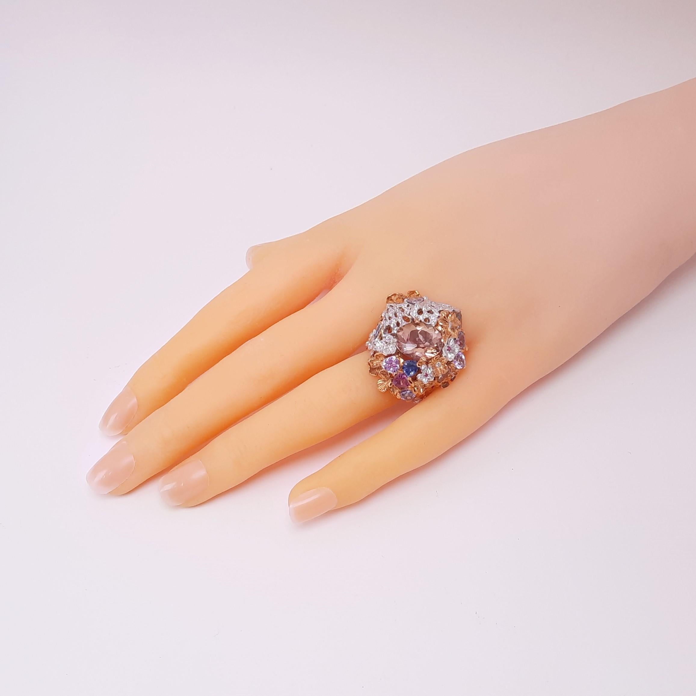 MOISEIKIN Bague cocktail en or 18 carats, diamants, saphirs et tourmalines, faite à la main en vente 1