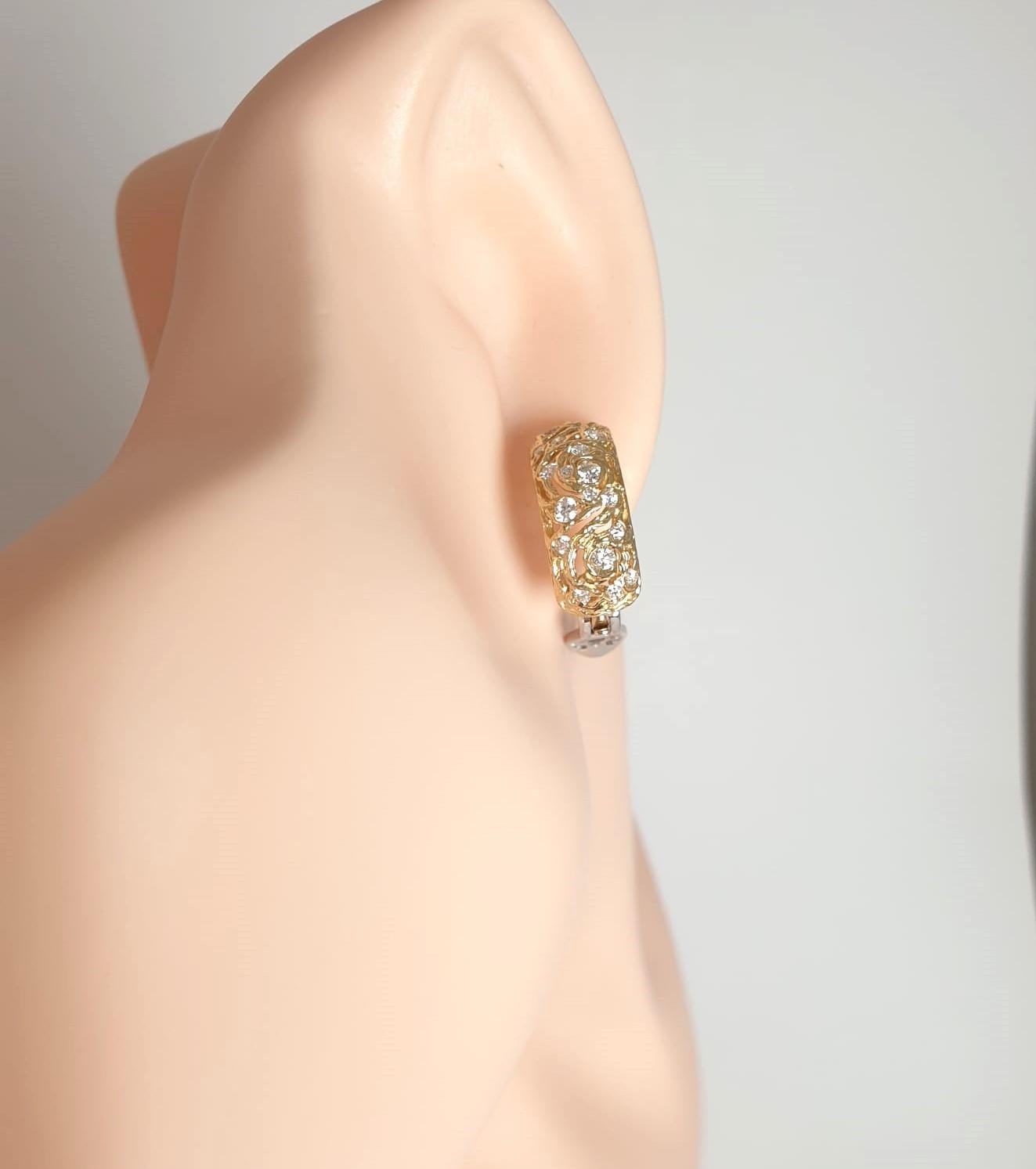 Taille ronde Moiseikin Boucles d'oreilles de nuit étoilées en or 18 carats et diamants en vente