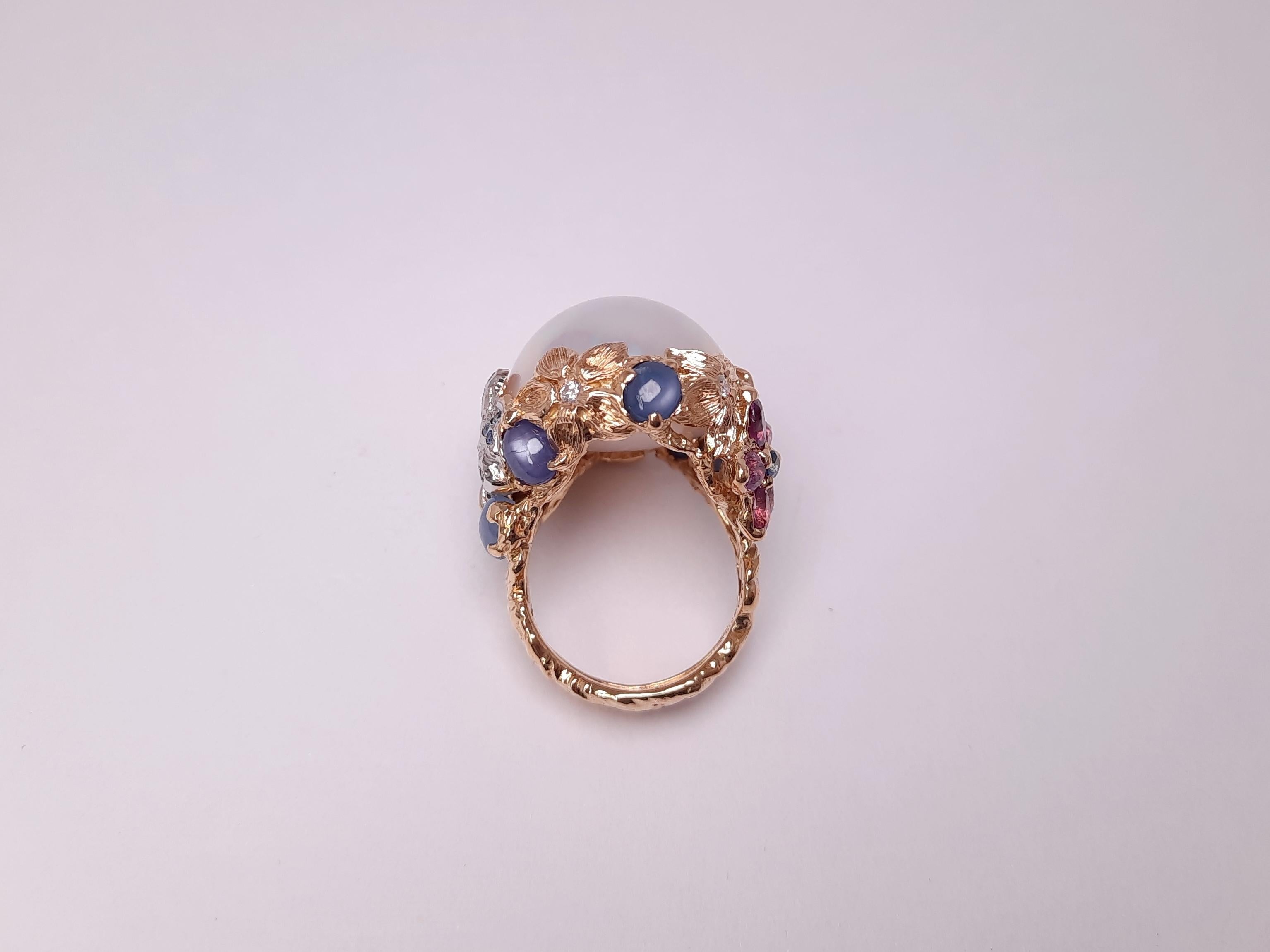 Moiseikin 18 Karat Gold Mabe Pearl and Sapphire Ring For Sale 2
