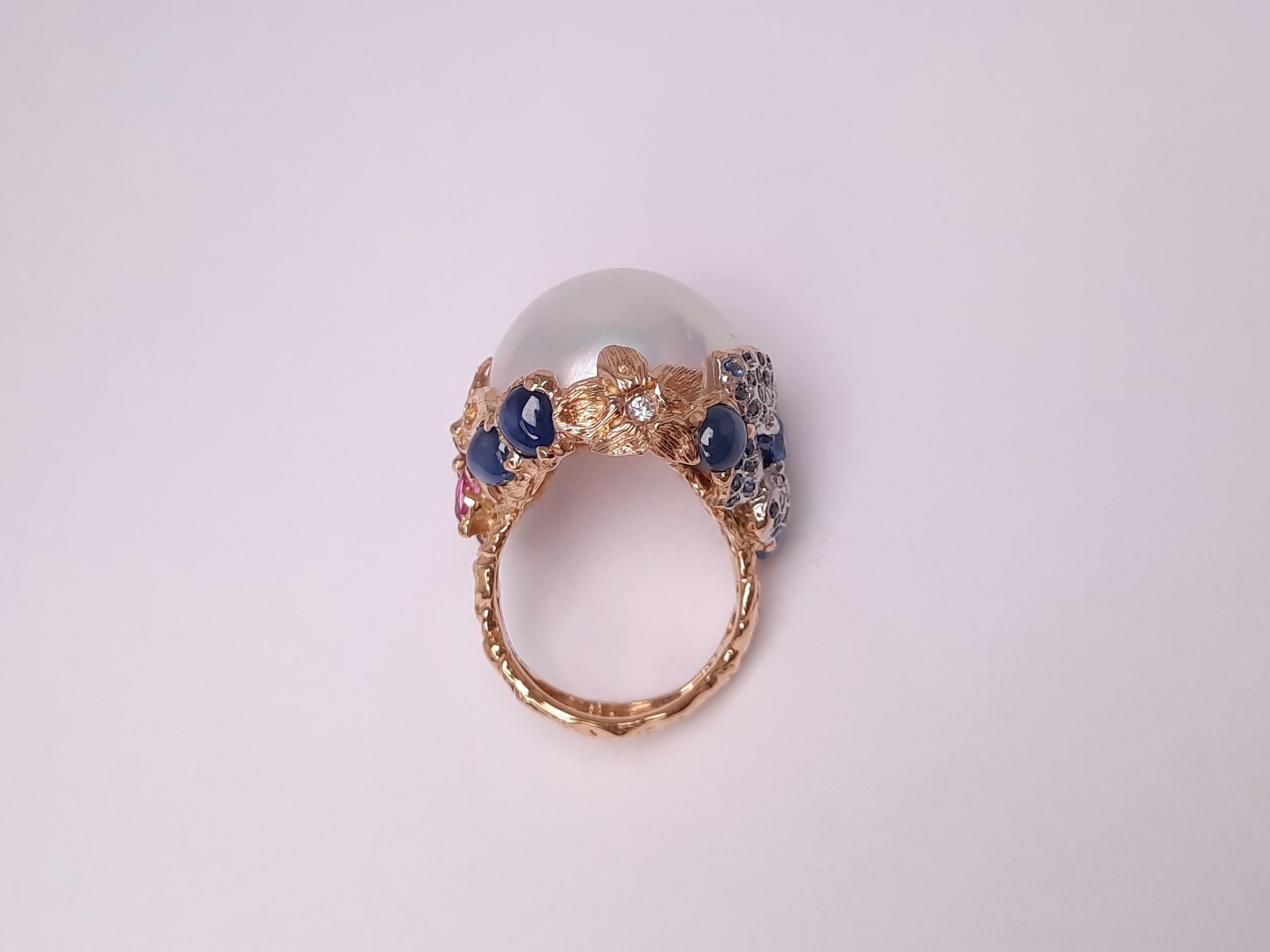 Moiseikin 18 Karat Gold Mabe Pearl and Sapphire Ring For Sale 3