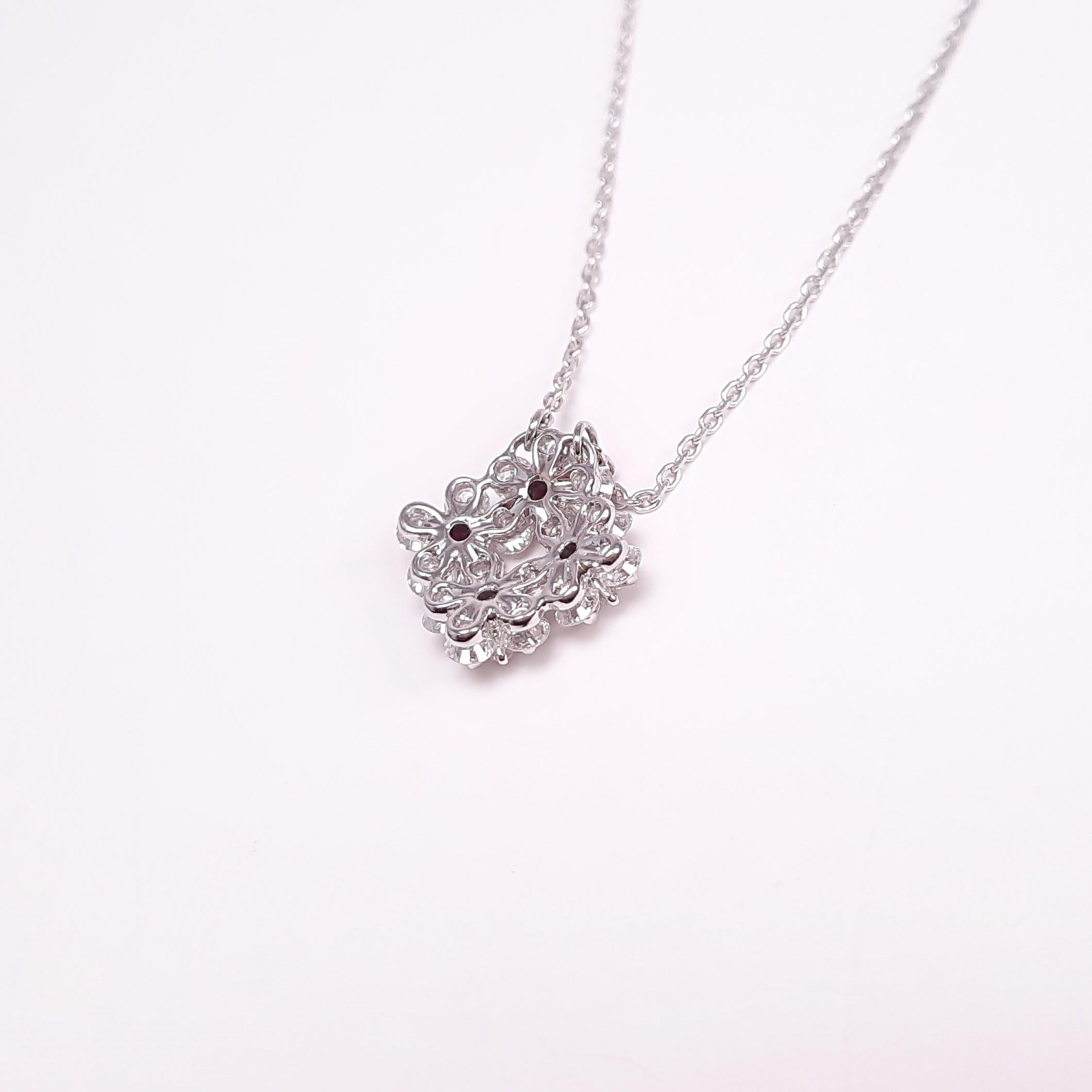 Contemporary MOISEIKIN 18 Karat White Gold 1 carat Diamond Flower Pendant Necklace For Sale