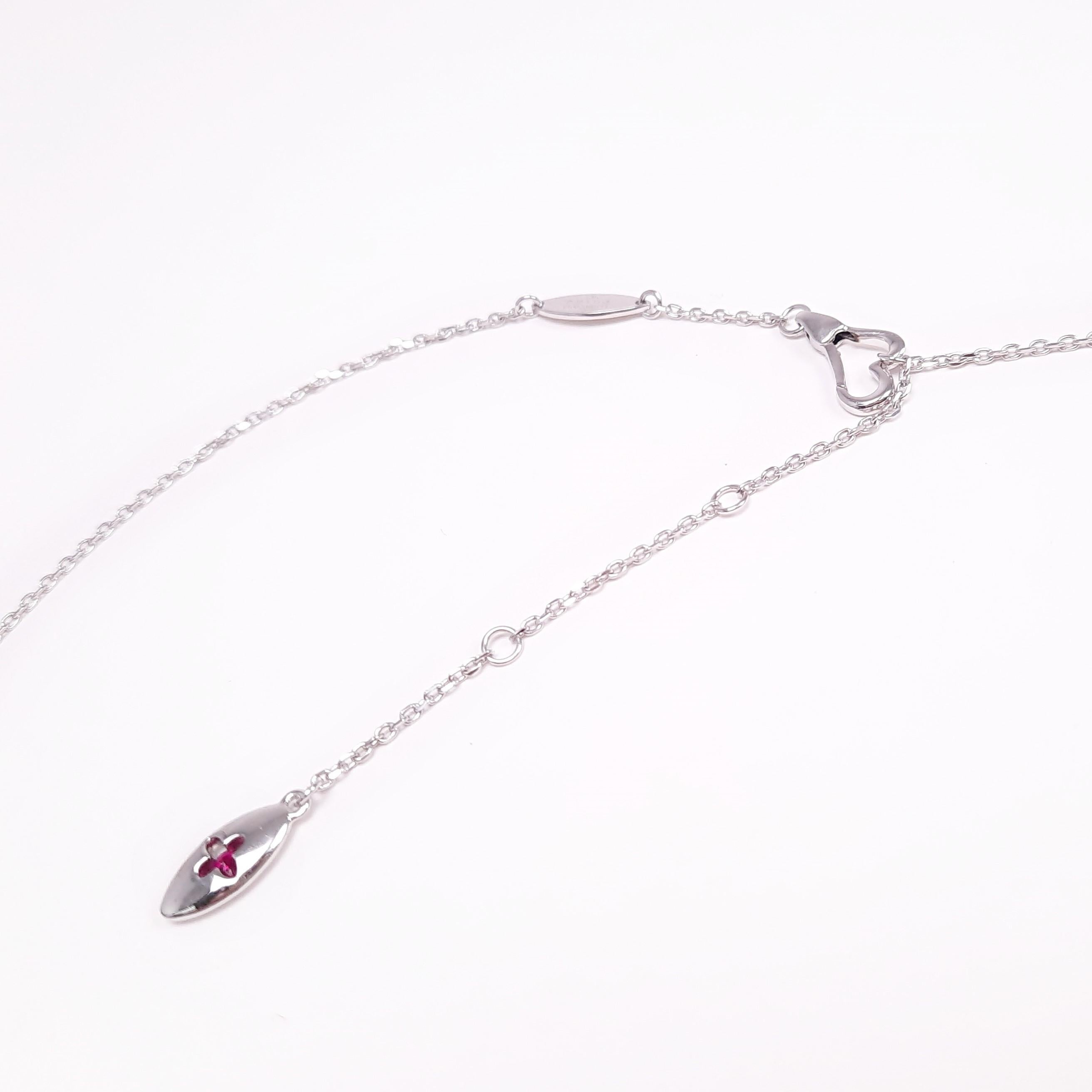 Round Cut MOISEIKIN 18 Karat White Gold 1 carat Diamond Flower Pendant Necklace For Sale