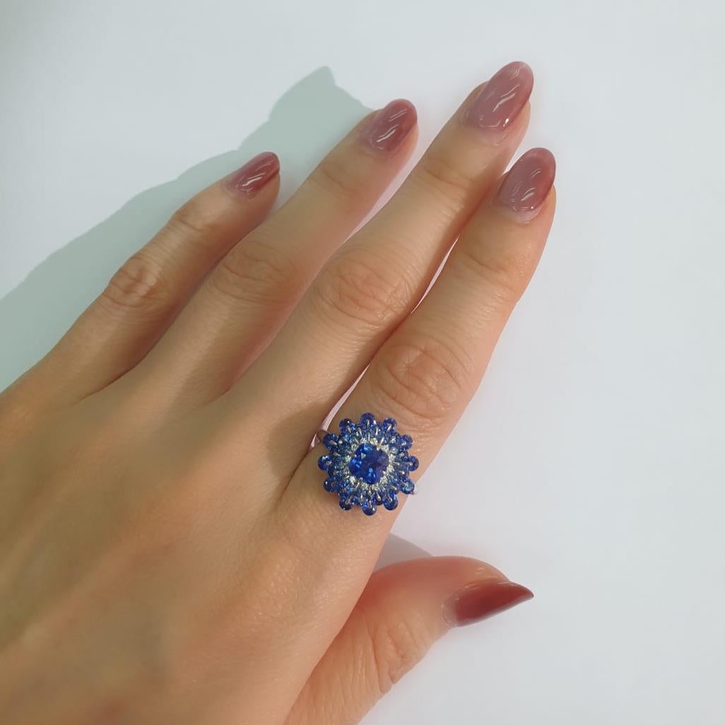 MOISEIKIN 18 Karat Weißgold 1,09ct Kornblumenblauer Saphir Cocktail Ring im Zustand „Neu“ im Angebot in Hong Kong, HK